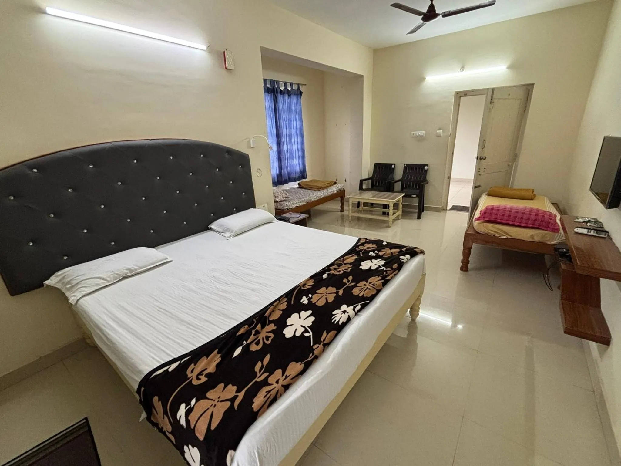 Bed in Srinivasa Hotel