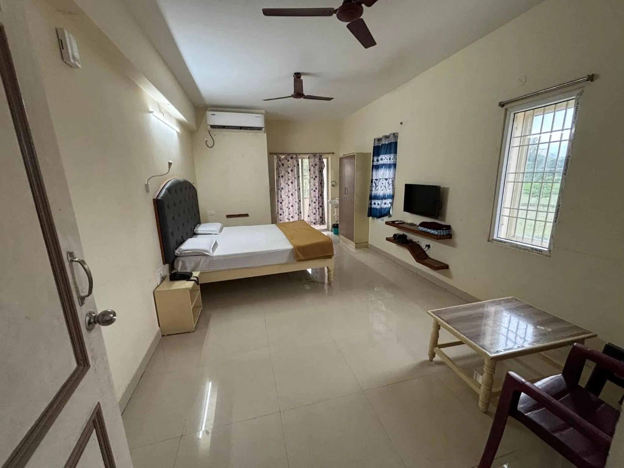 Bed in Srinivasa Hotel