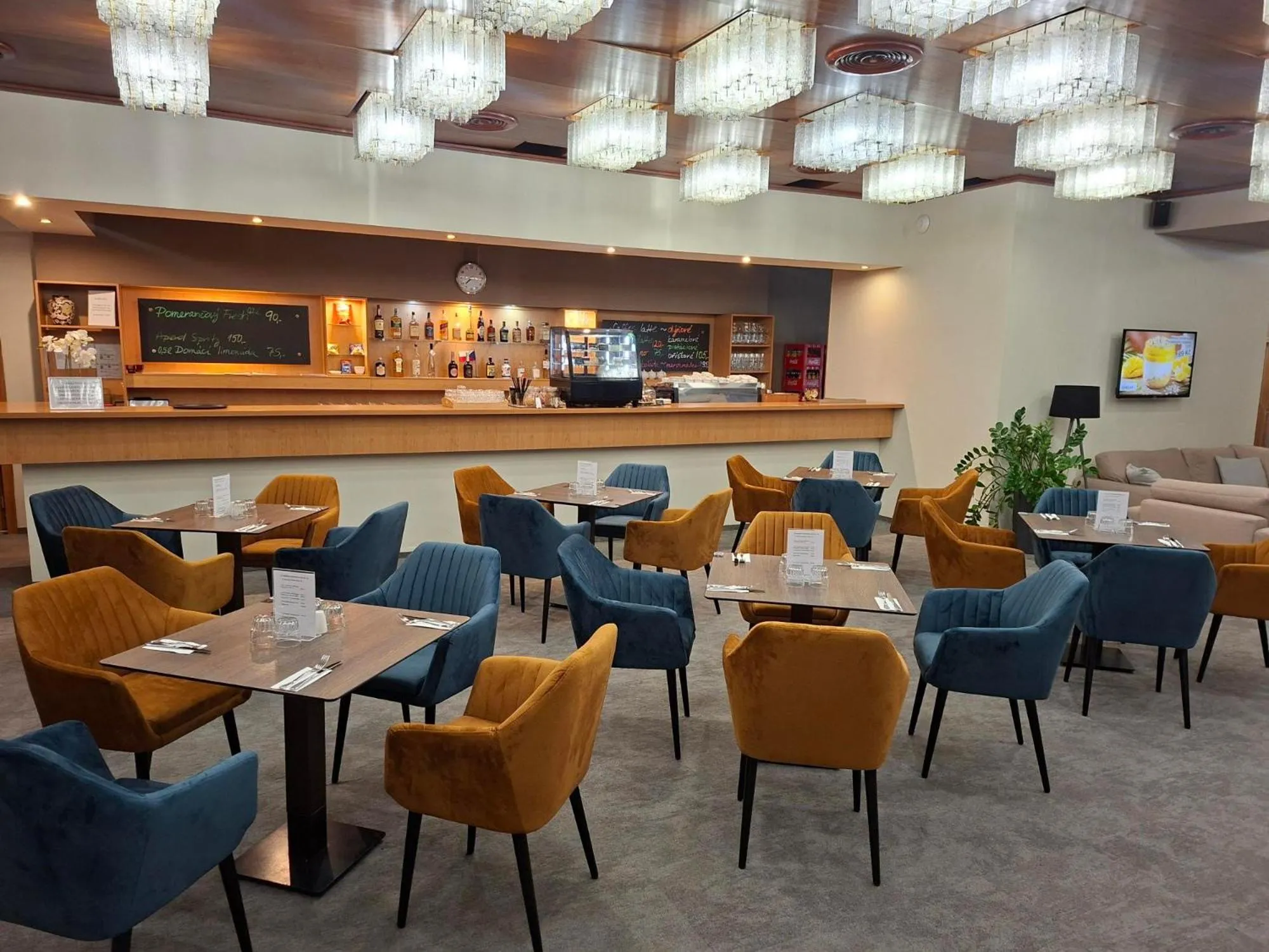 Restaurant/places to eat in Hotel Cascade