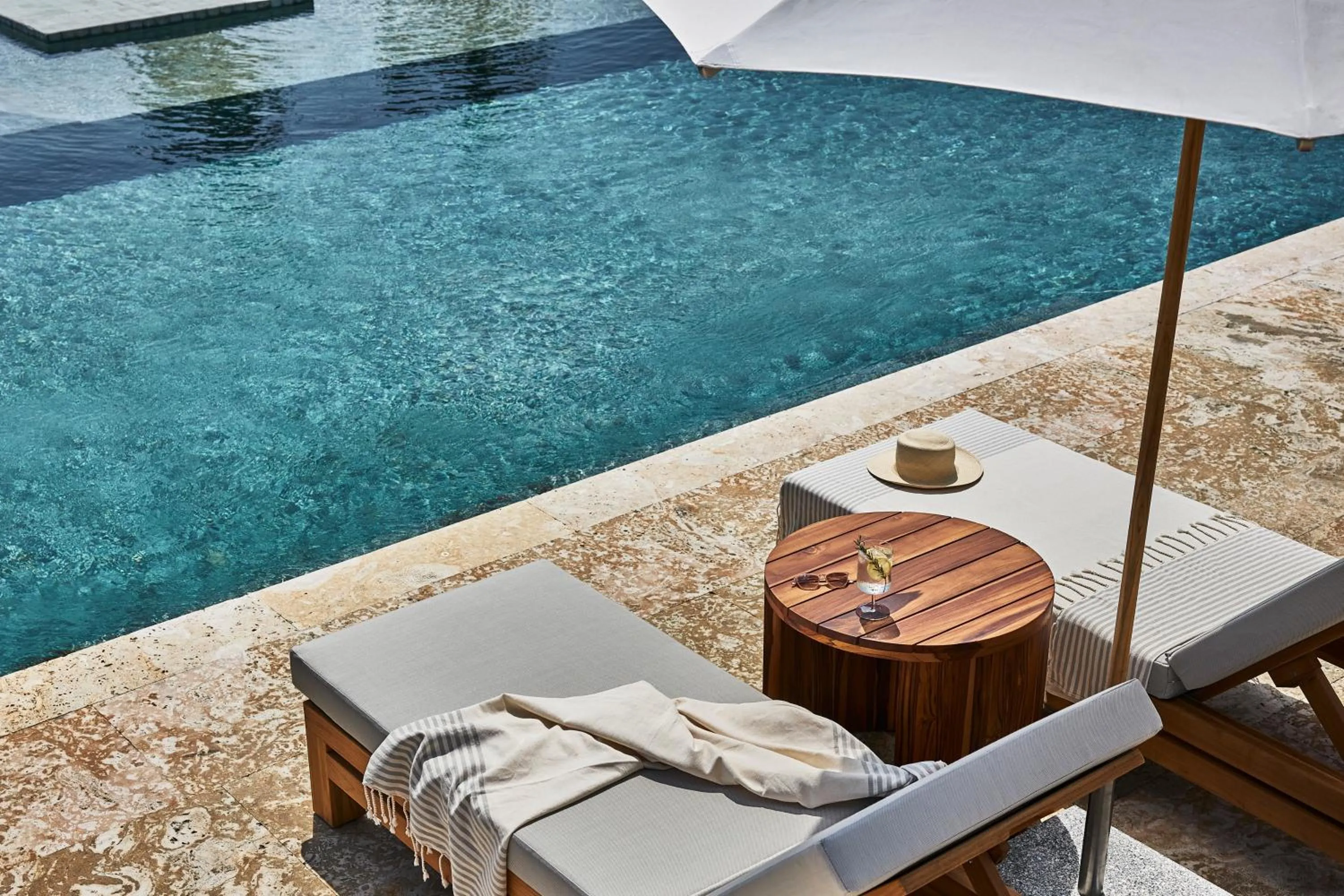 Swimming pool in Etéreo, Auberge Collection