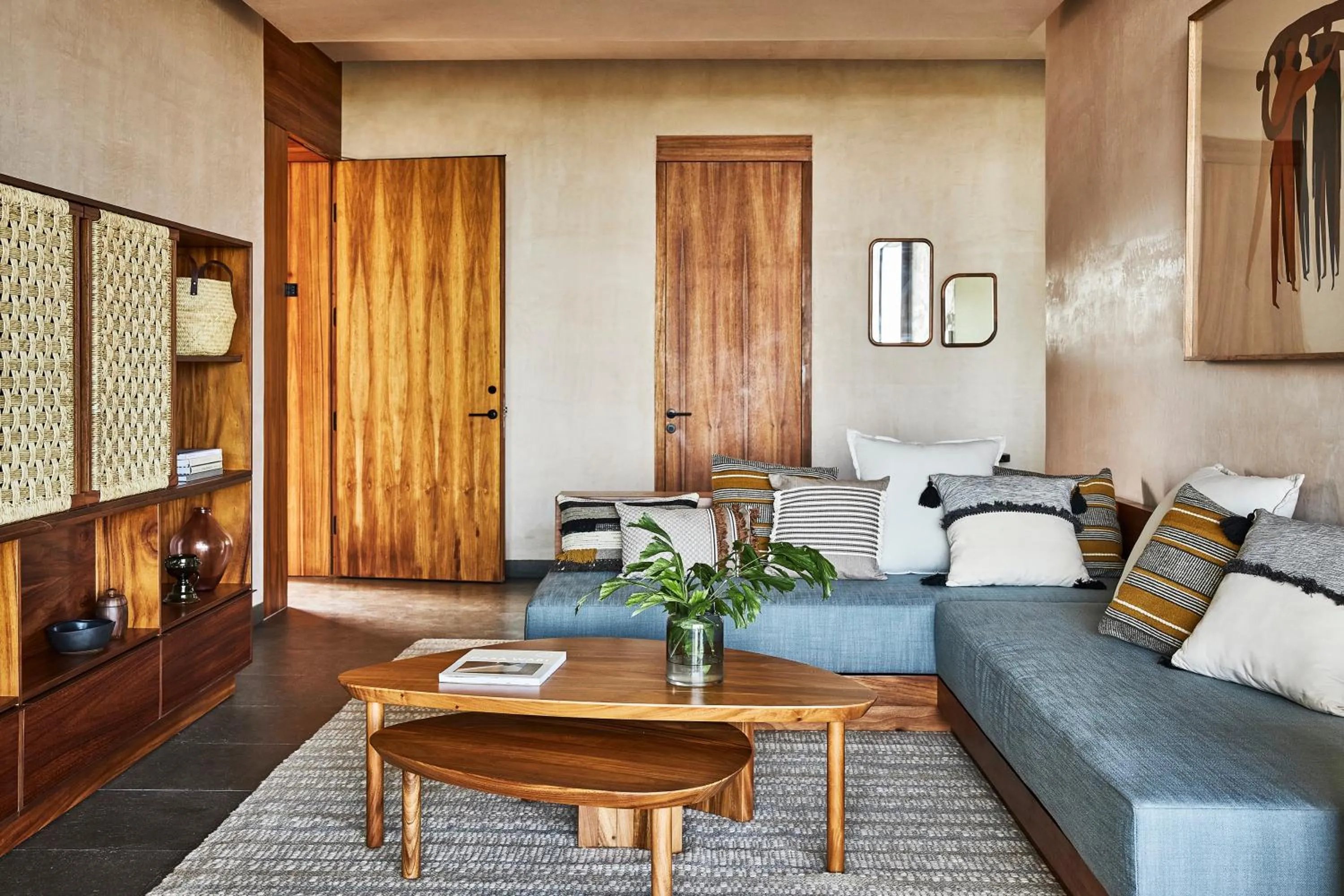 TV and multimedia in Etéreo, Auberge Collection