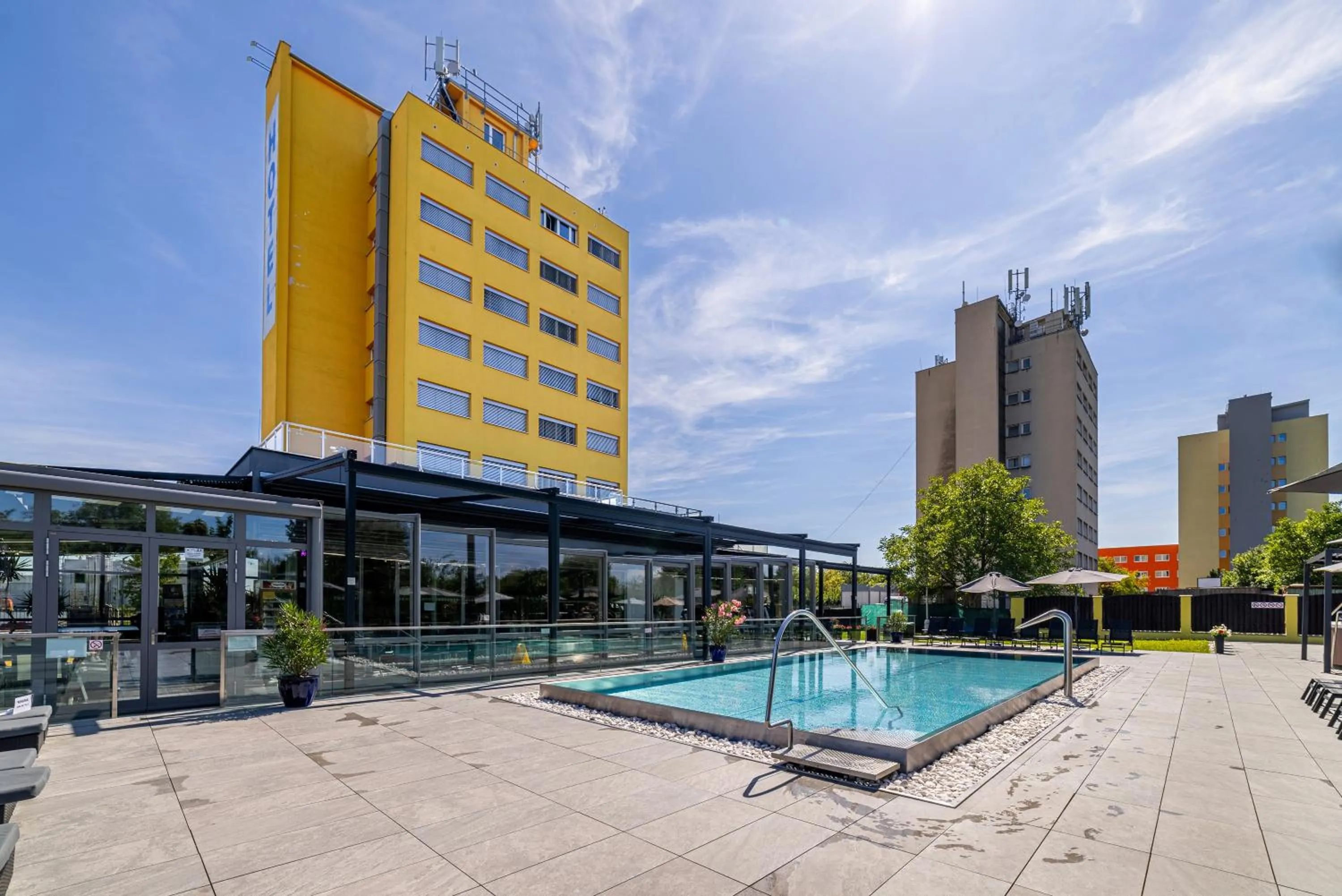 Swimming pool in Hotel Aura Design & Garden Pool