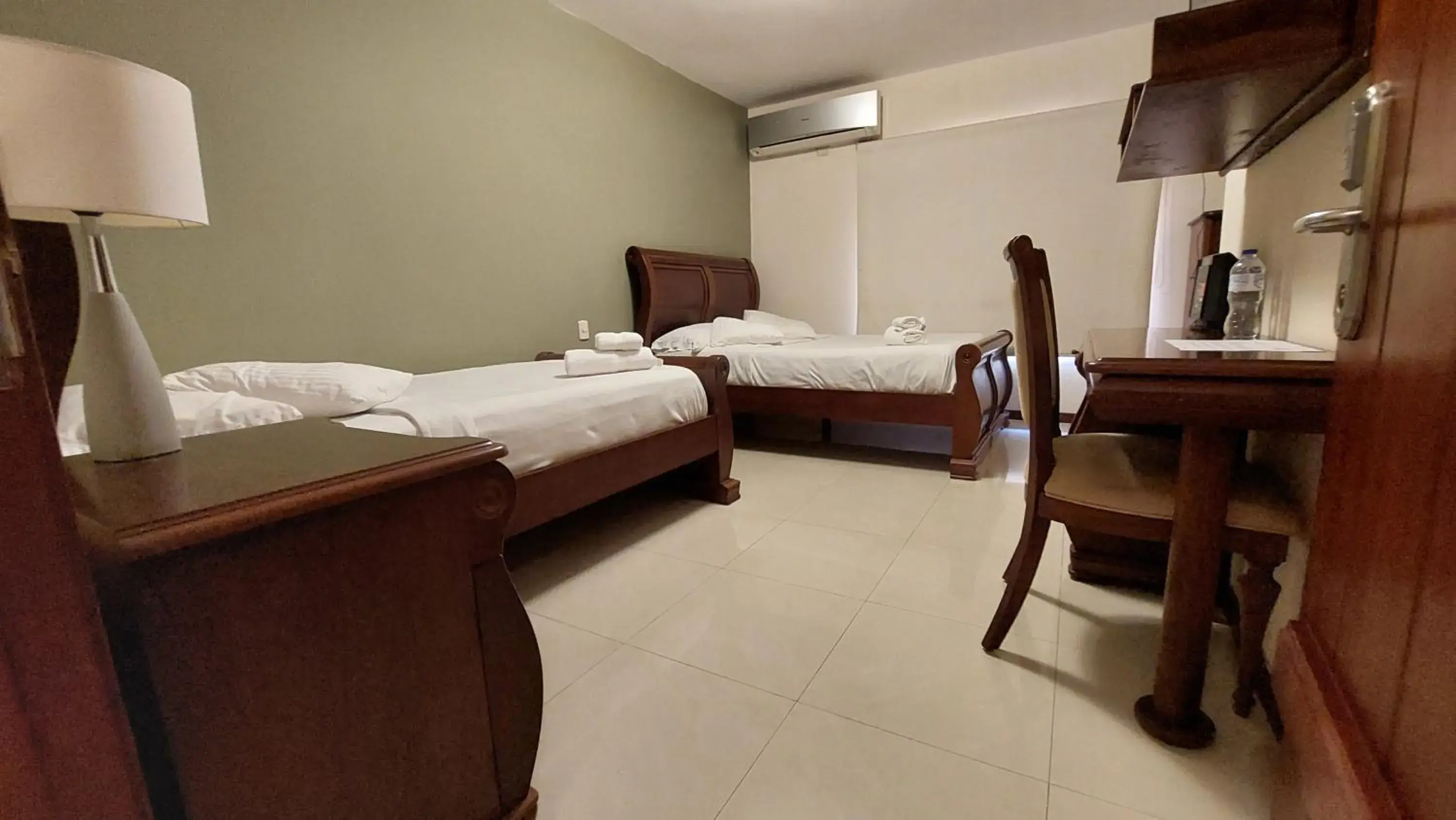 Triple Room - Disability Access in Hotel Voyager Manta Triple Room - Disability Access in Hotel Voyager Manta