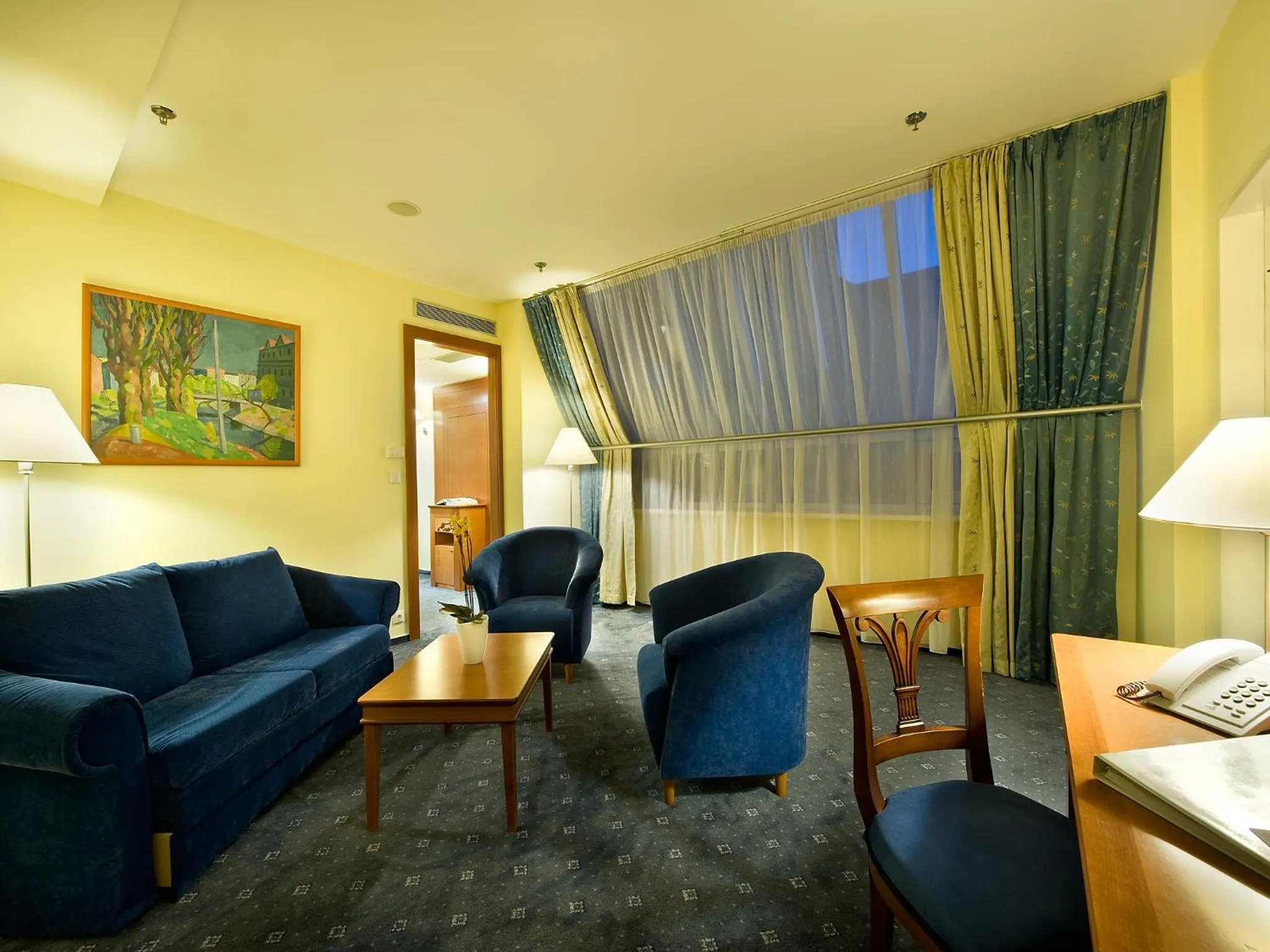 Living room, Bed in Ramada Prague City Centre