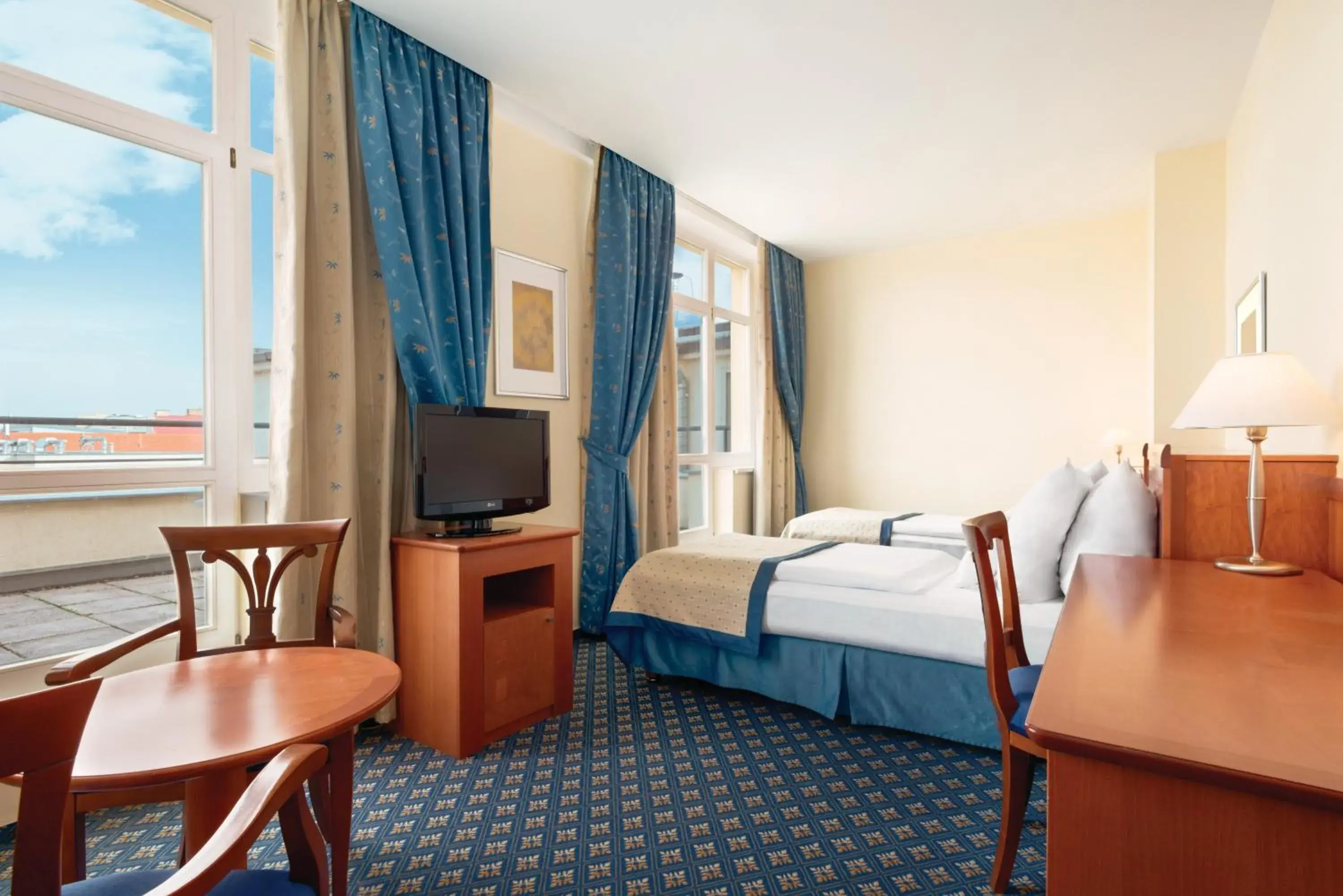 Double/Twin Room with Terrace in Ramada Prague City Centre Double/Twin Room with Terrace in Ramada Prague City Centre
