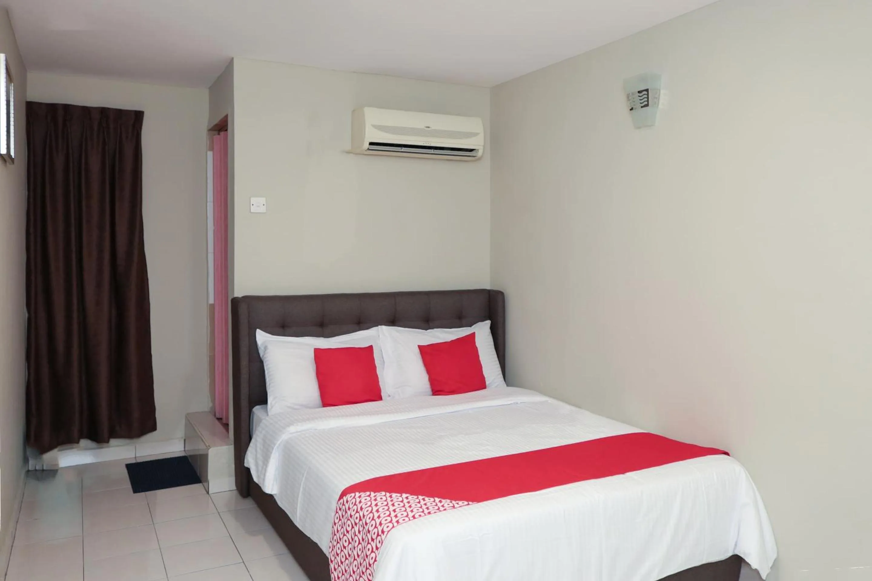 Bedroom in Hotel O Prima Saujana Budget Hotel