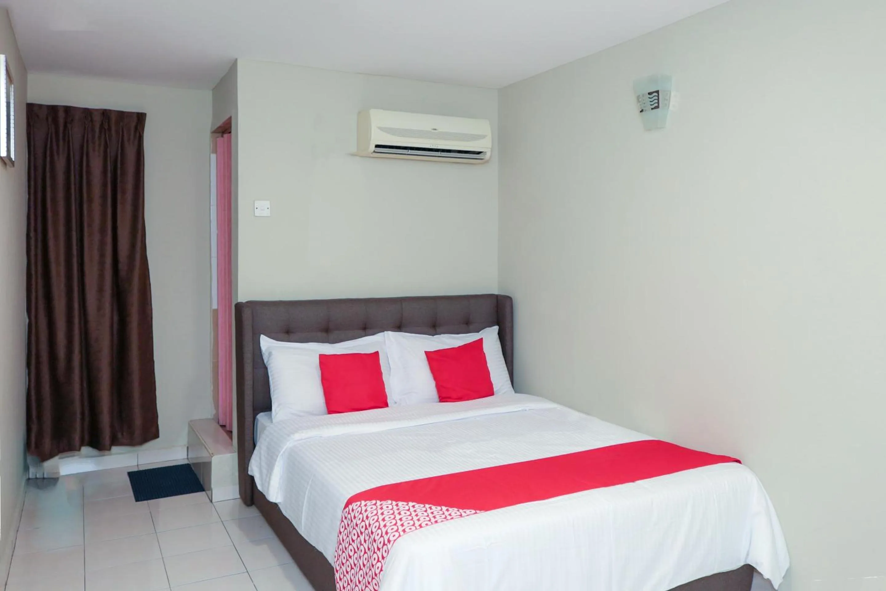 Bedroom in Hotel O Prima Saujana Budget Hotel