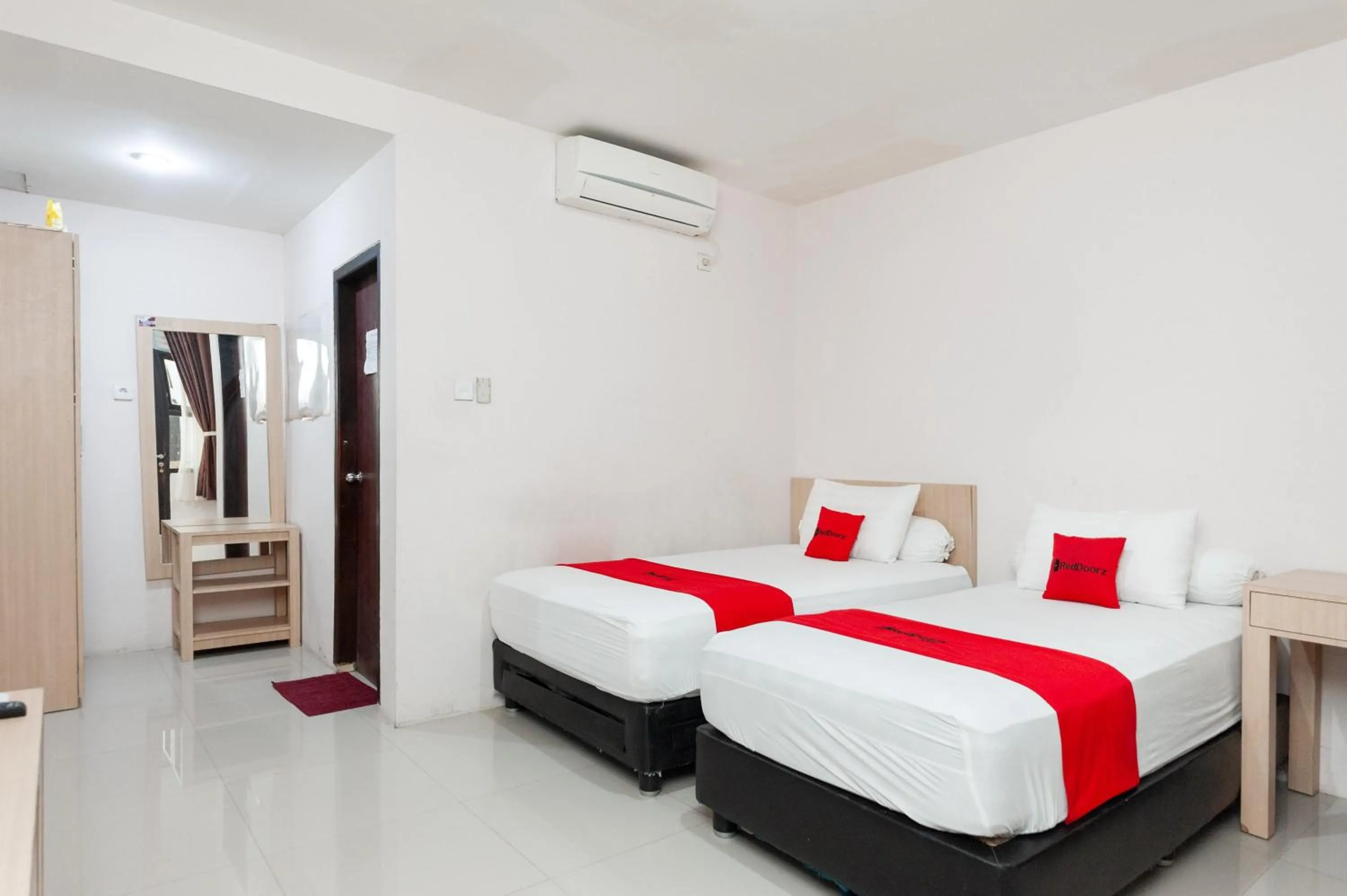 Bed in RedDoorz Syariah near Banda Aceh Convention Hall