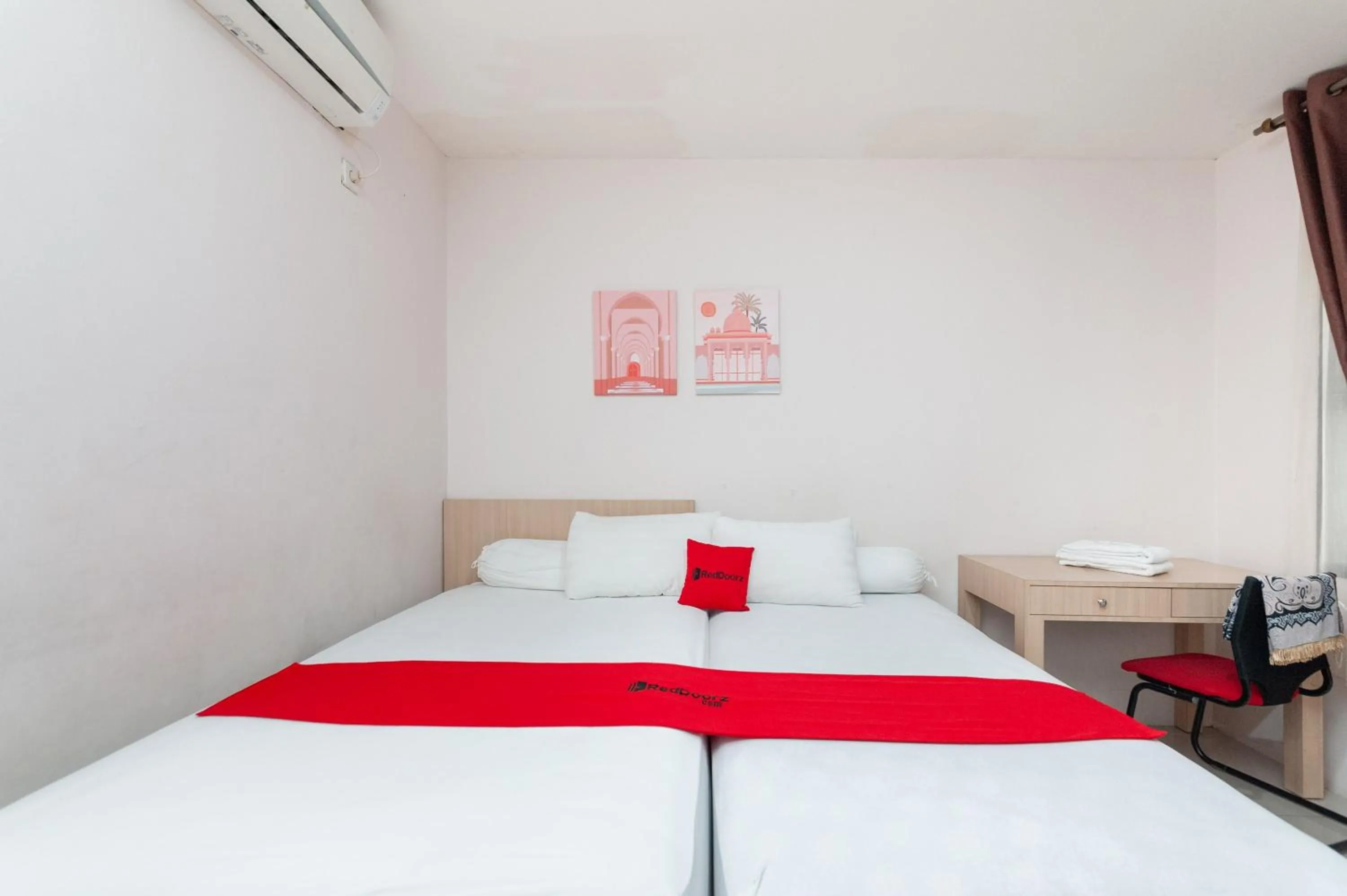 Bed in RedDoorz Syariah near Banda Aceh Convention Hall