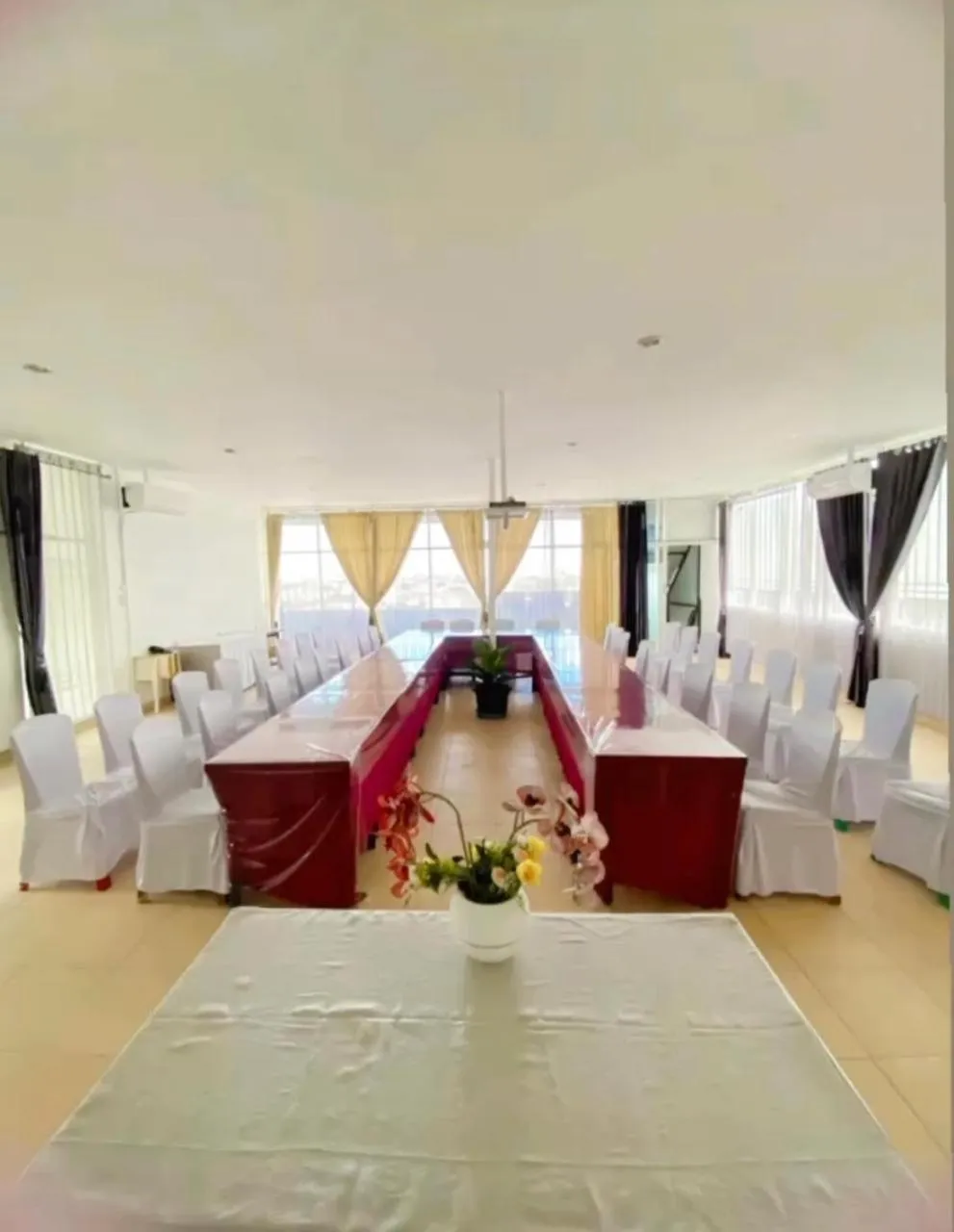 Meeting/conference room, Bed in JIYO BOUTIQUE Hotel