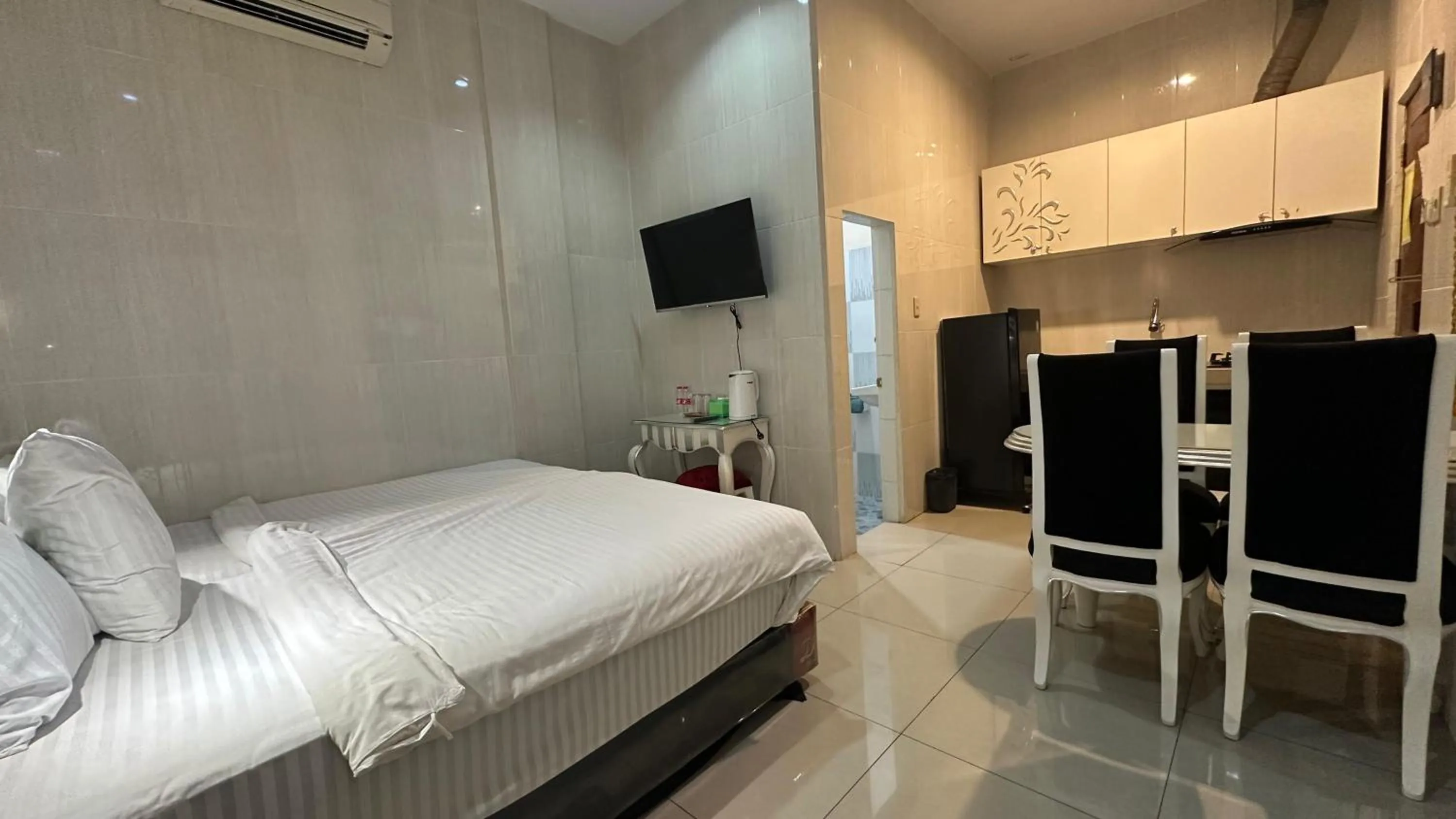 Photo of the whole room, Bed in JIYO BOUTIQUE Hotel