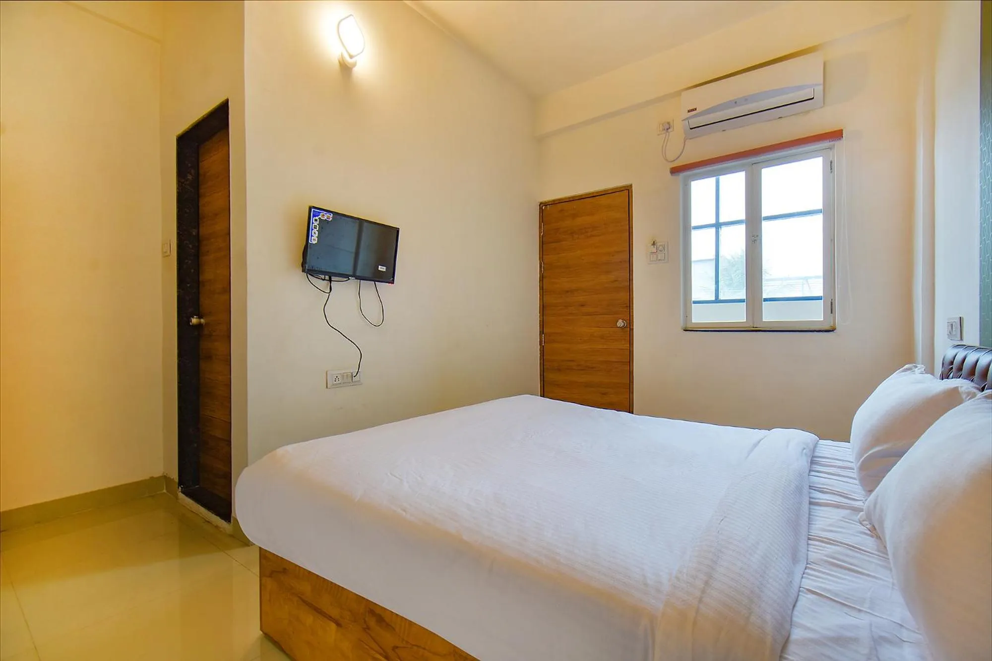 Bed in Via Tiru Residency