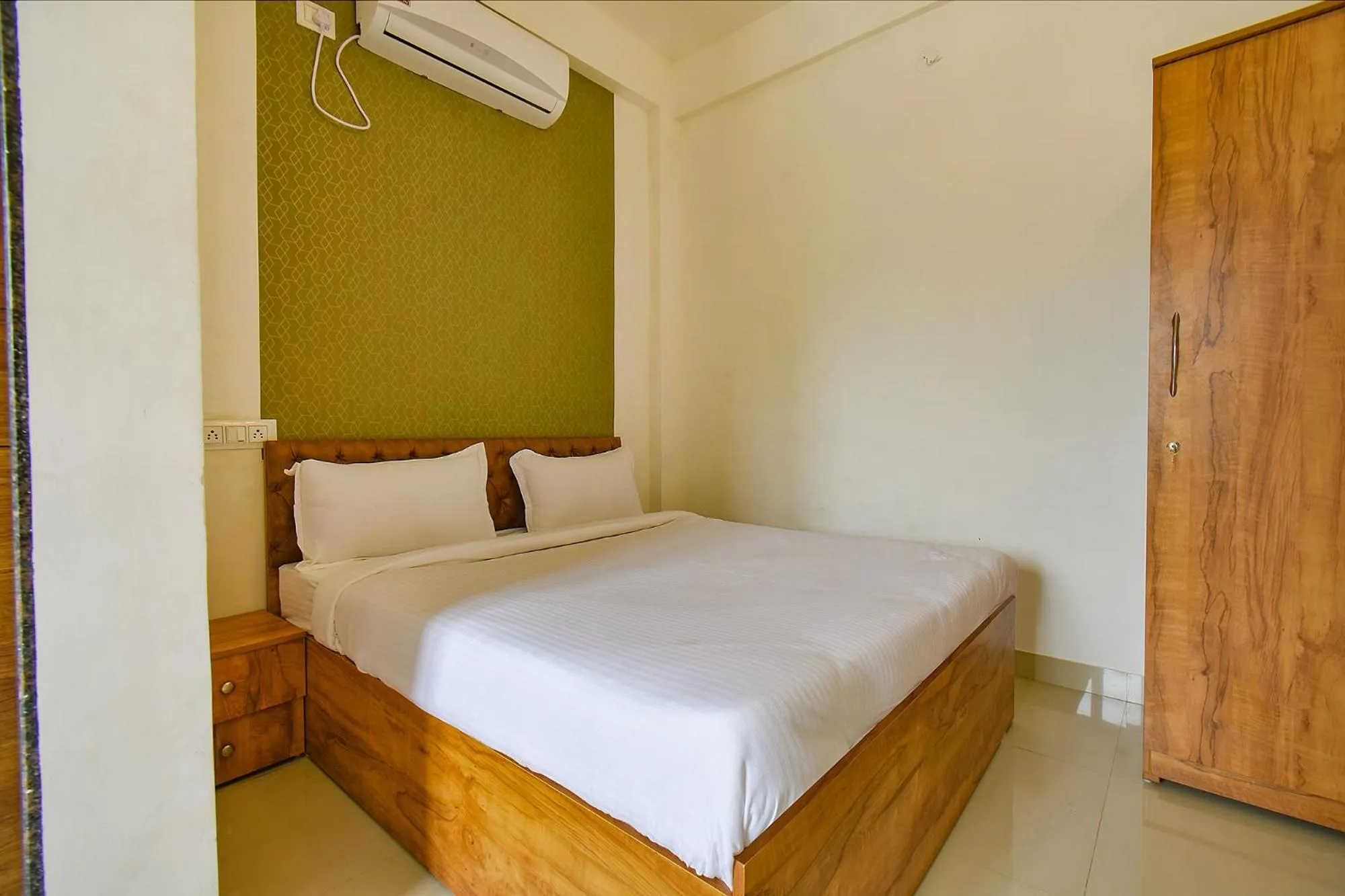 Bed in Via Tiru Residency