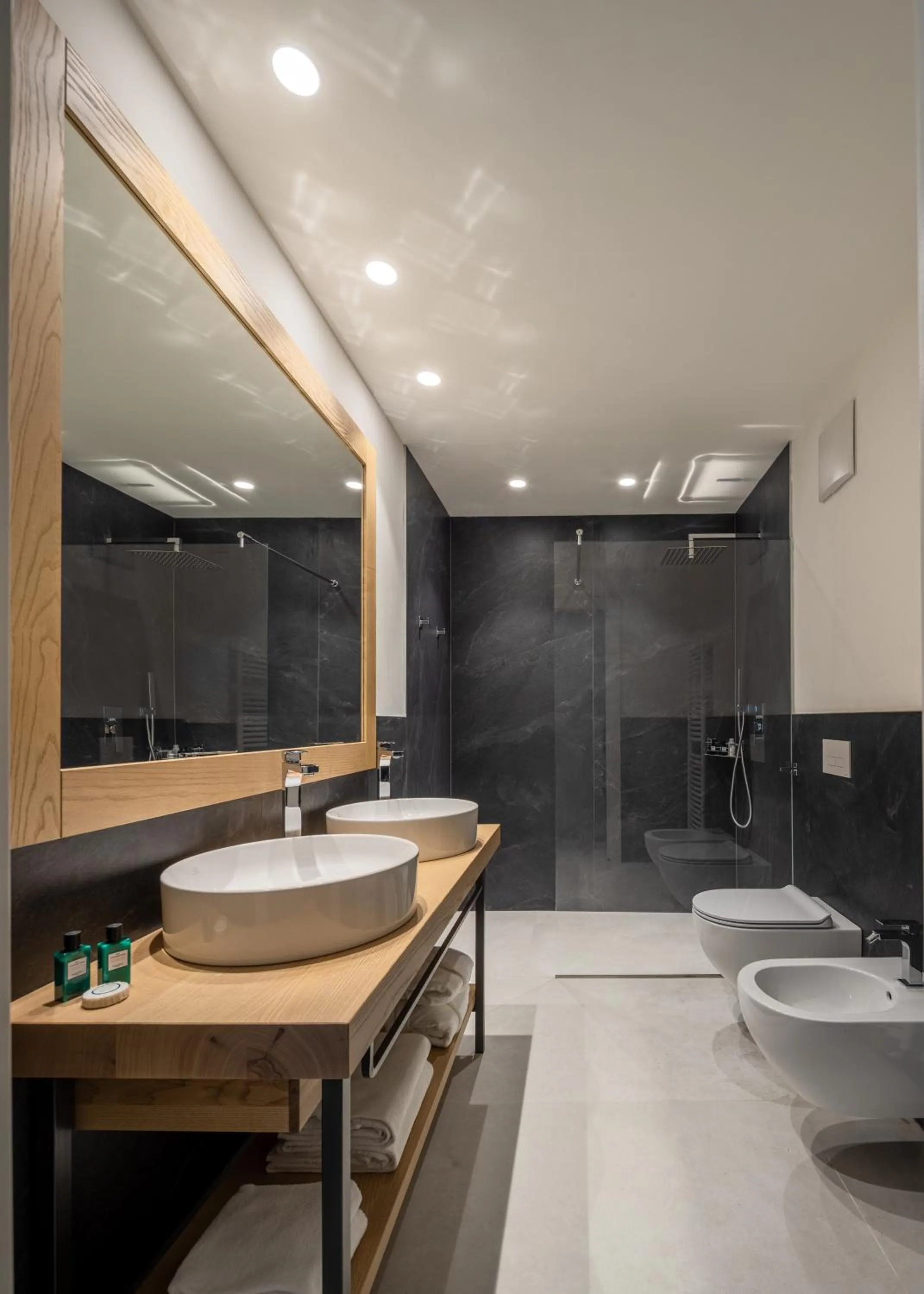 Bathroom in Aris Apartments & Sky Pool - Tonelli Hotels - Adult Friendly