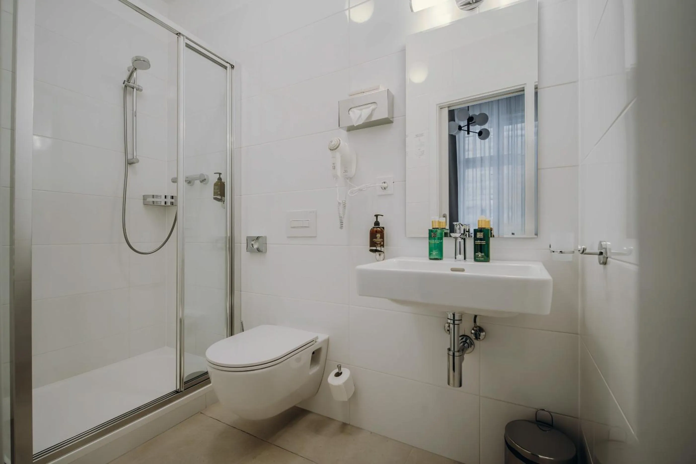 Shower in Esplanade Self Check-in Hotel