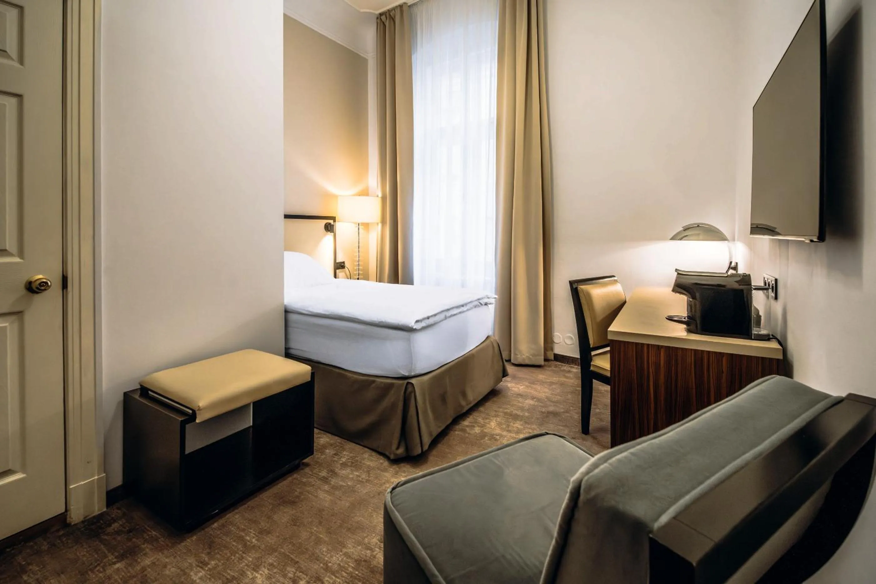 Bed in Esplanade Self Check-in Hotel