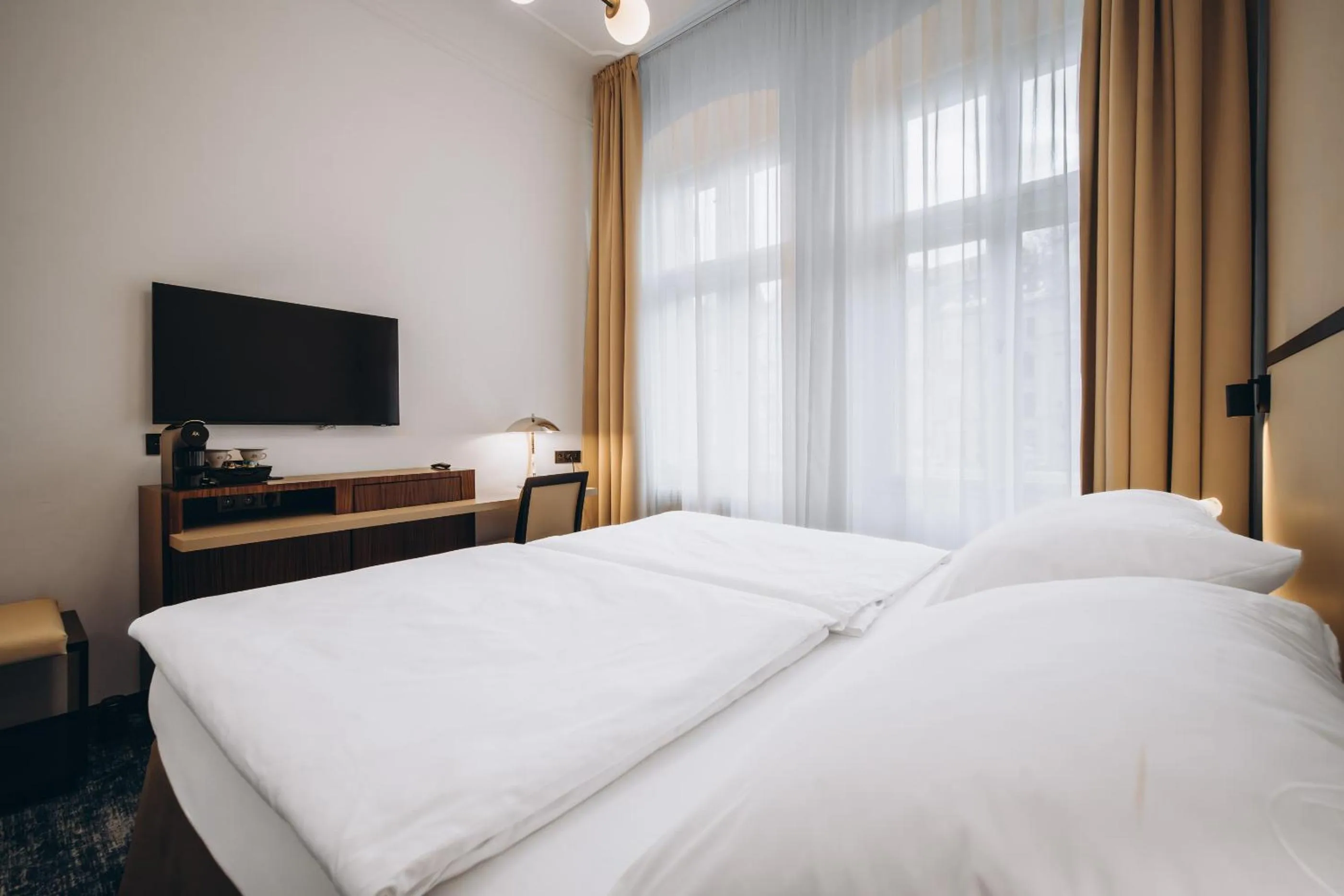 Bed in Esplanade Self Check-in Hotel