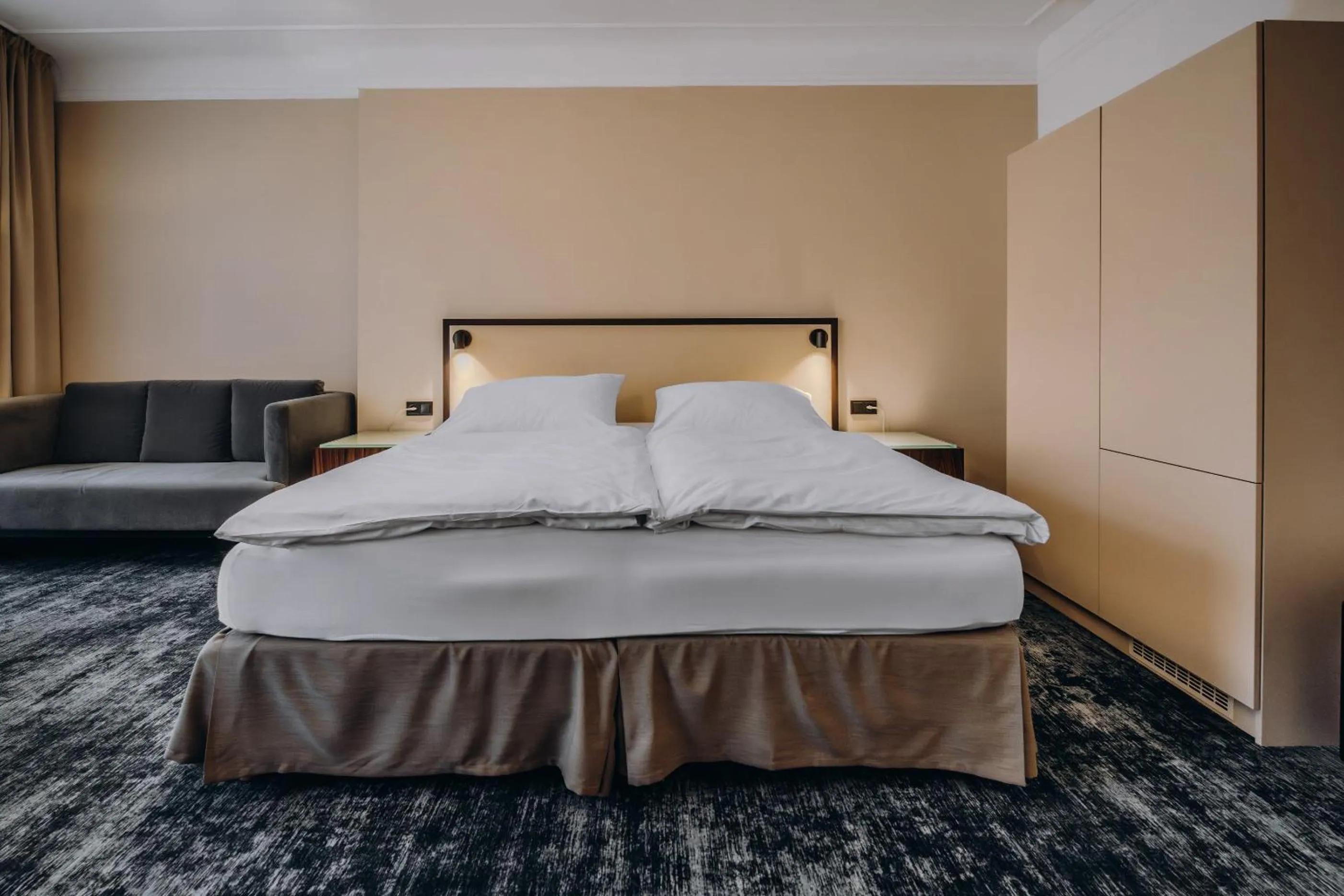 Bed in Esplanade Self Check-in Hotel