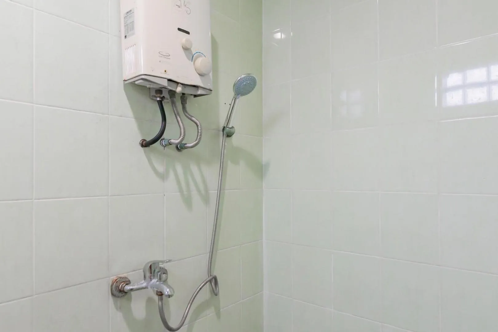 Bathroom in Hotel Markoni Pamanukan Mitra RedDoorz