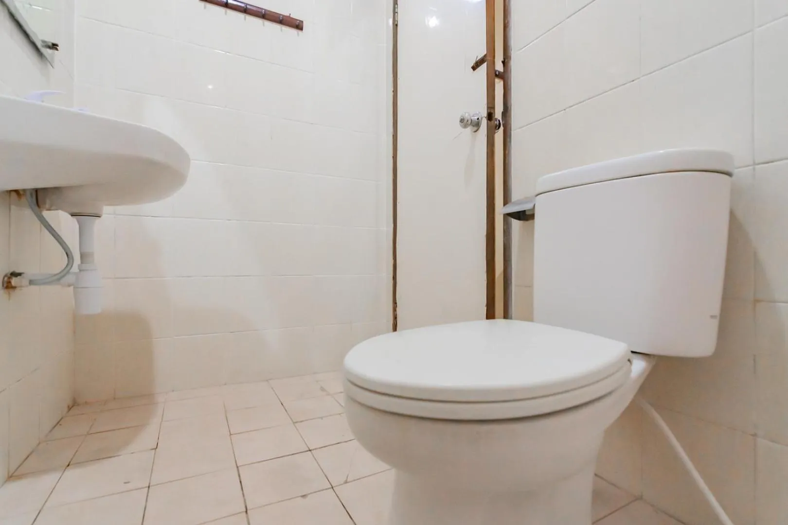 Bathroom in Hotel Markoni Pamanukan Mitra RedDoorz