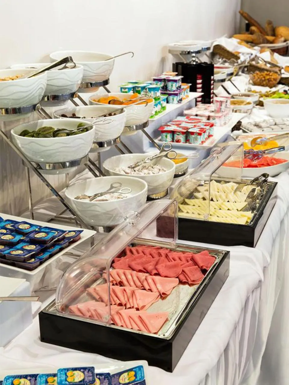 Restaurant/places to eat in Sultanat Hotel