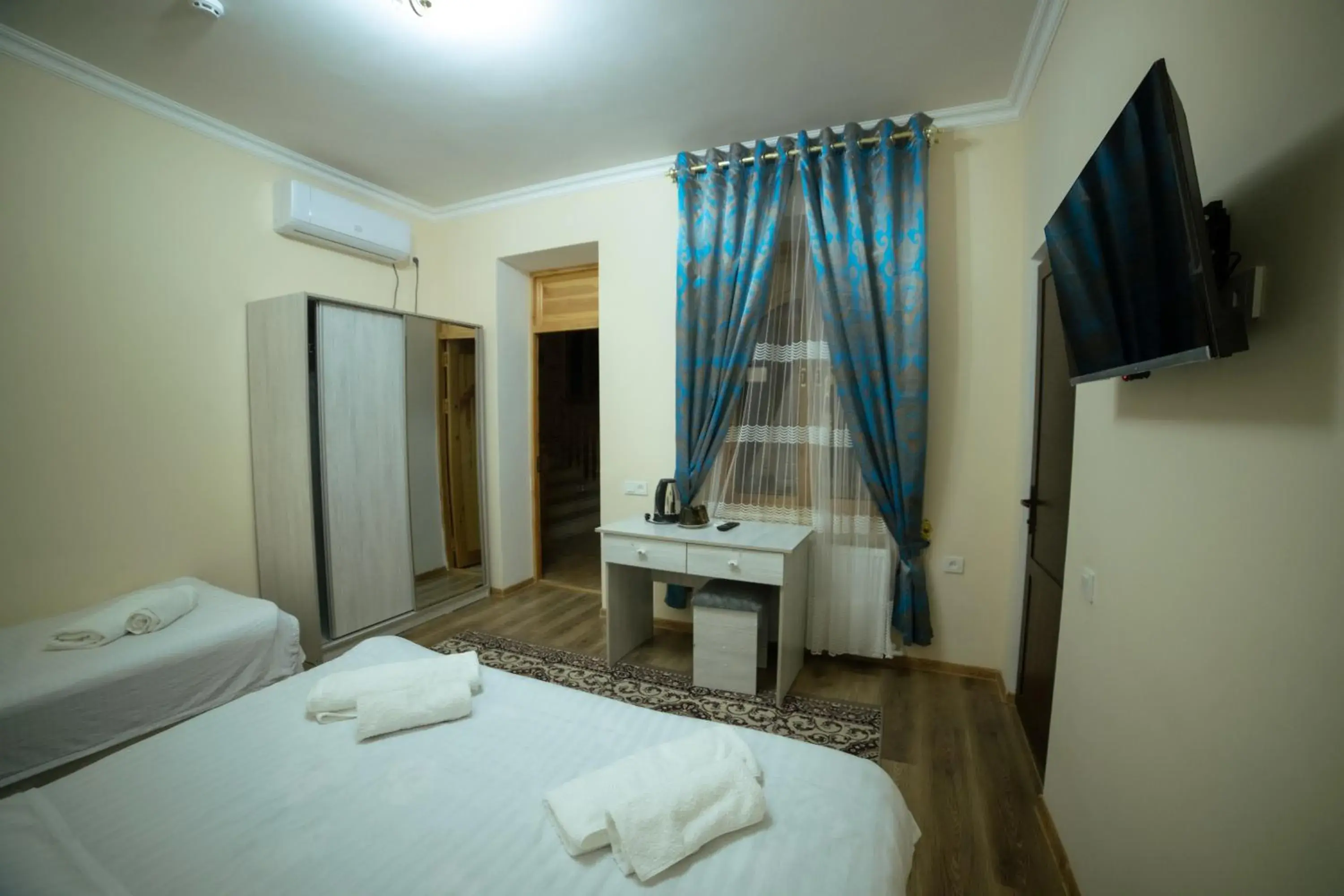 Family Room with Shower - single occupancy in Sultanat Hotel Family Room with Shower - single occupancy in Sultanat Hotel