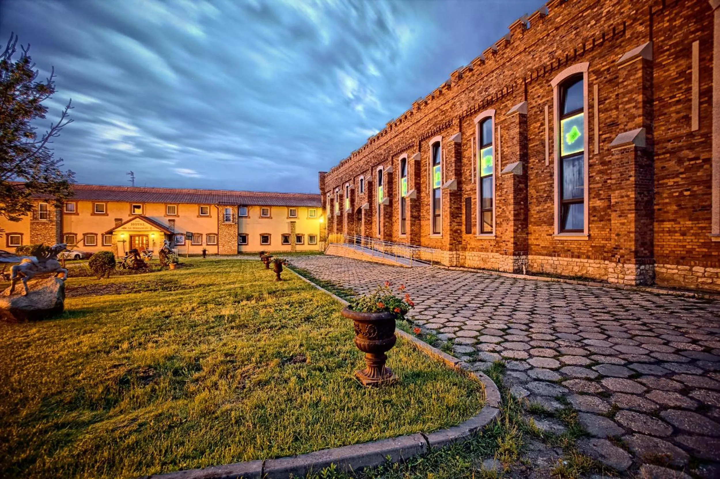 Facade/entrance in Hotel na Podzamczu