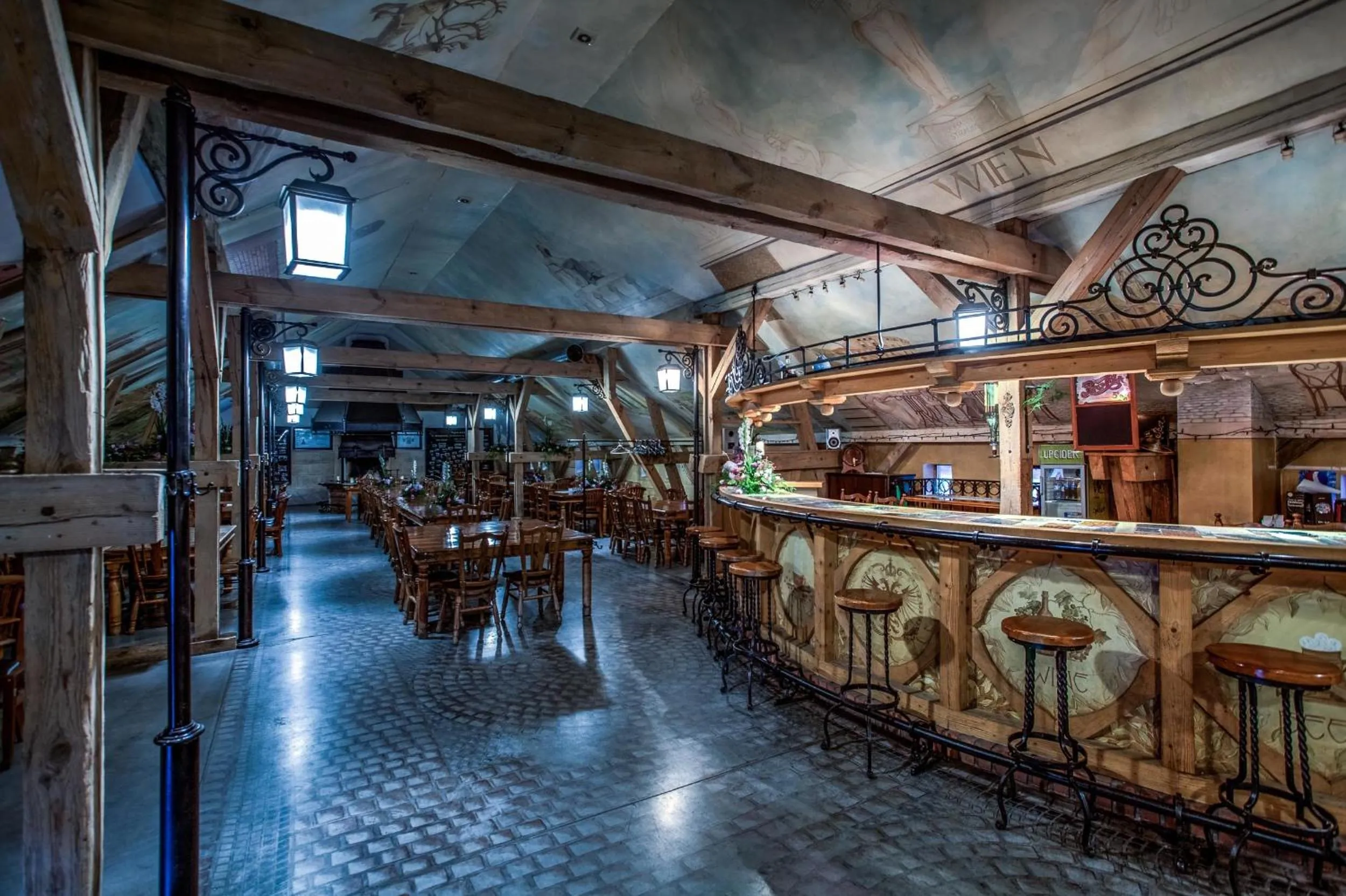 Restaurant/places to eat in Hotel na Podzamczu