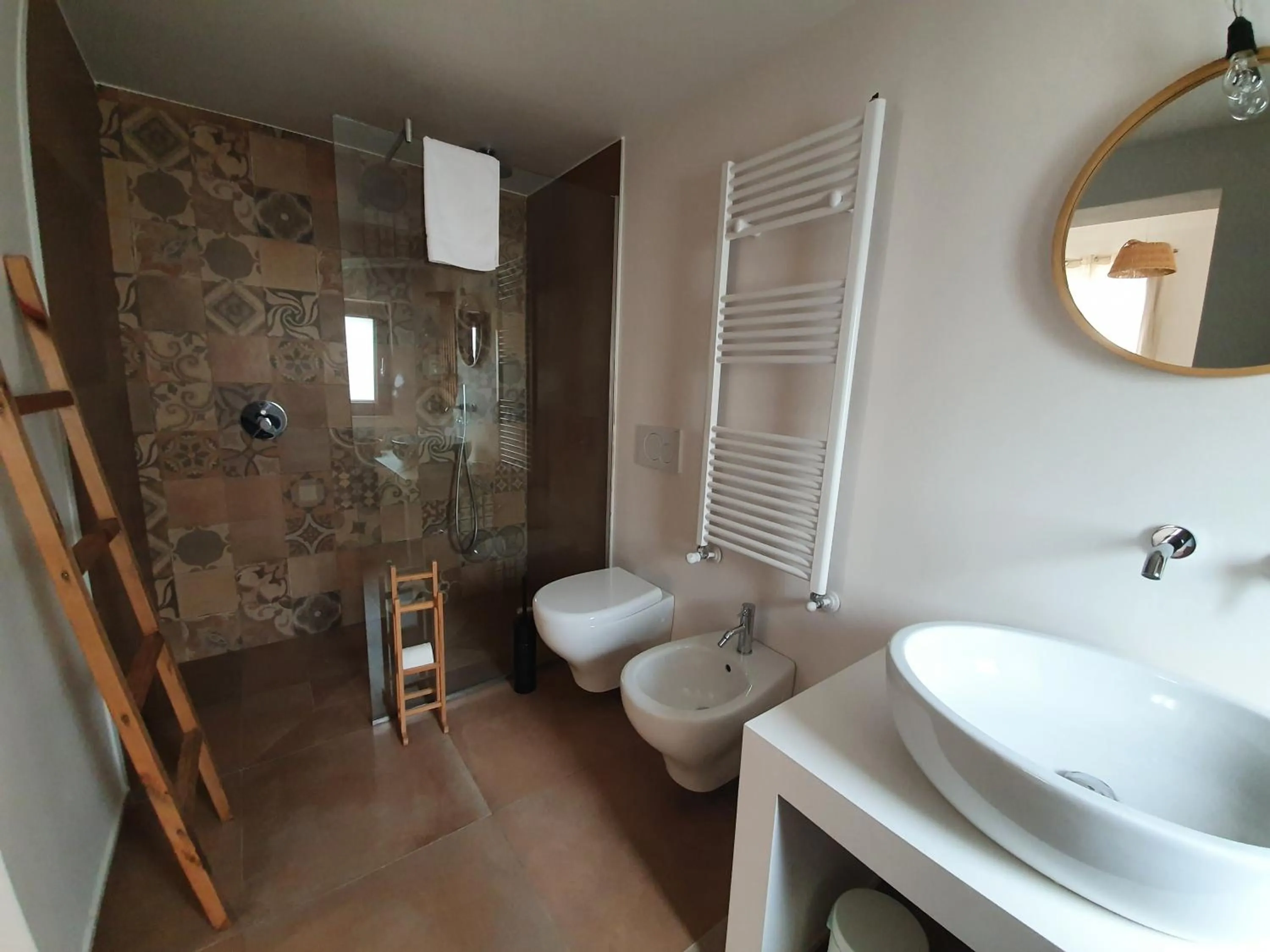 Shower in Mamapulia Home