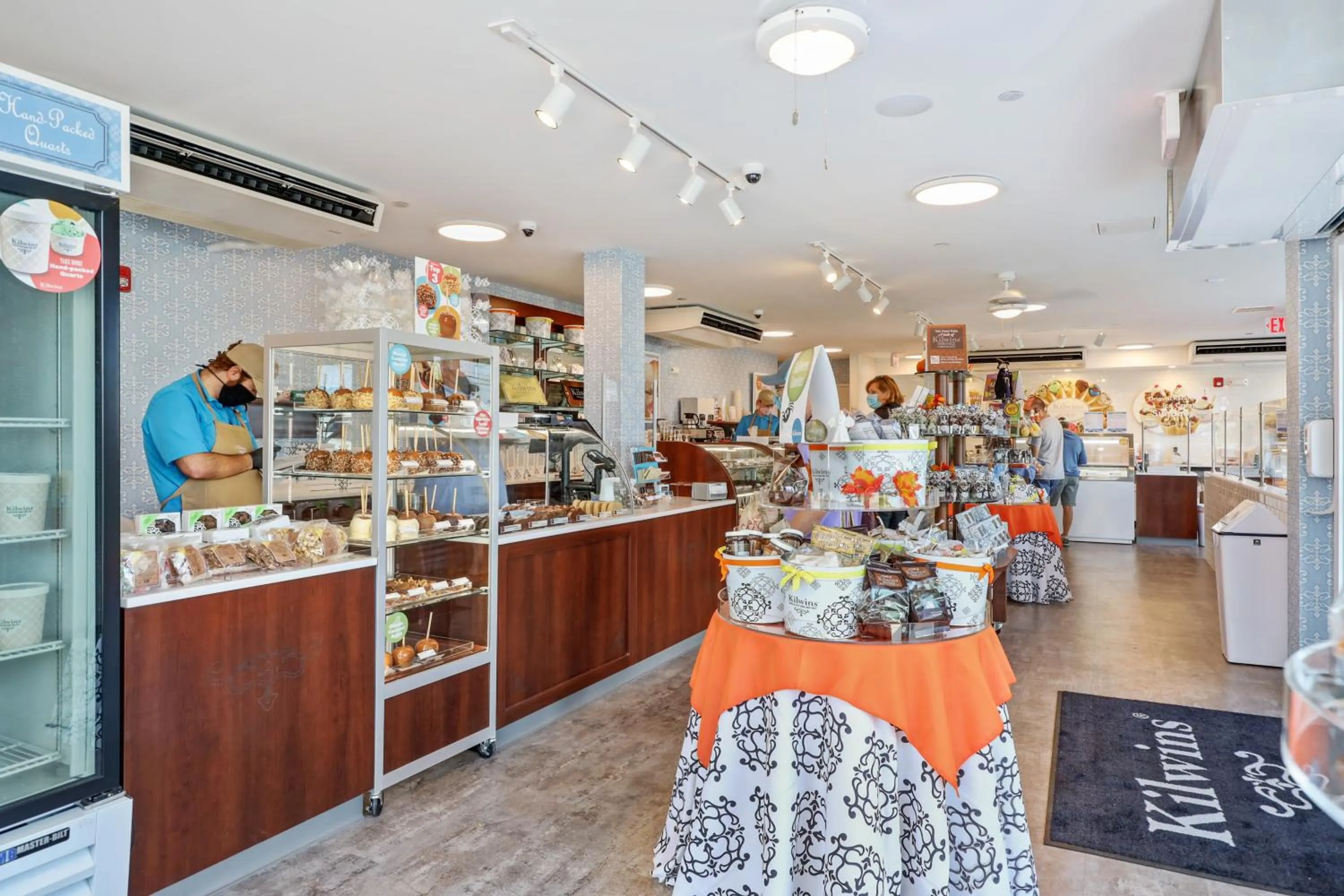 On-site shops in Thomas Sea Suites at Harbourtown