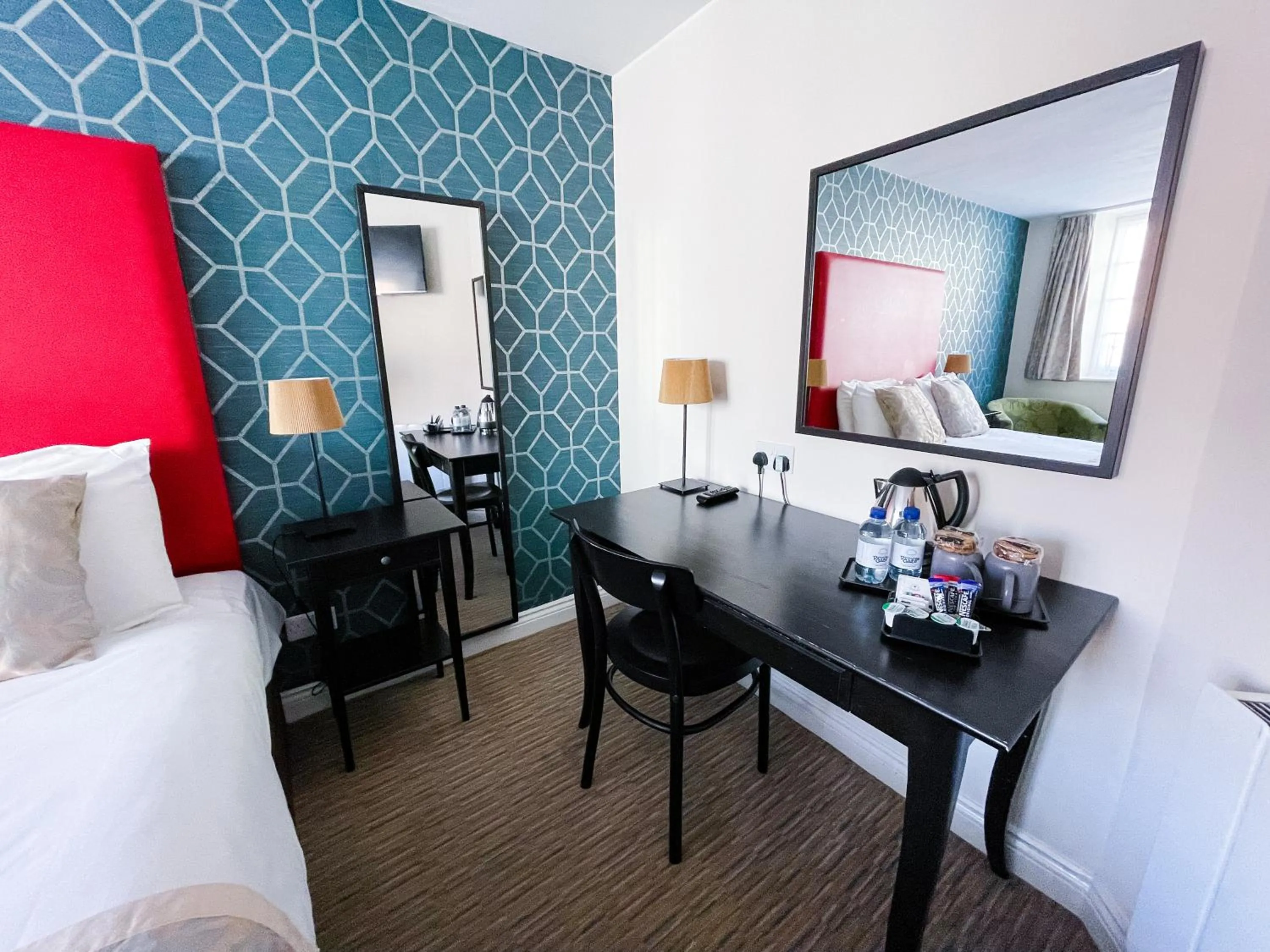 Seating area, Bed in The Star and Garter Hotel