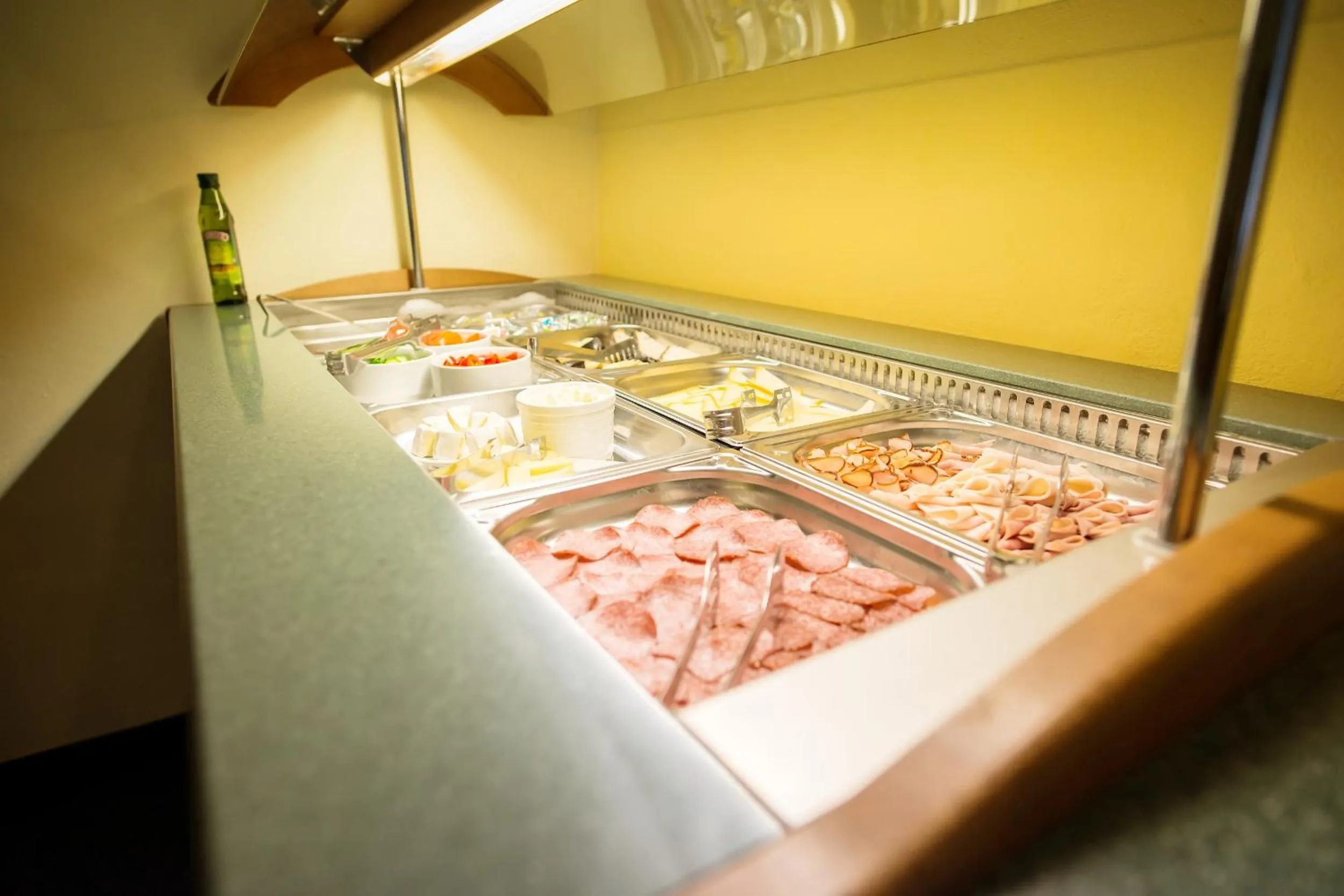 Restaurant/places to eat in Hotel City Bell