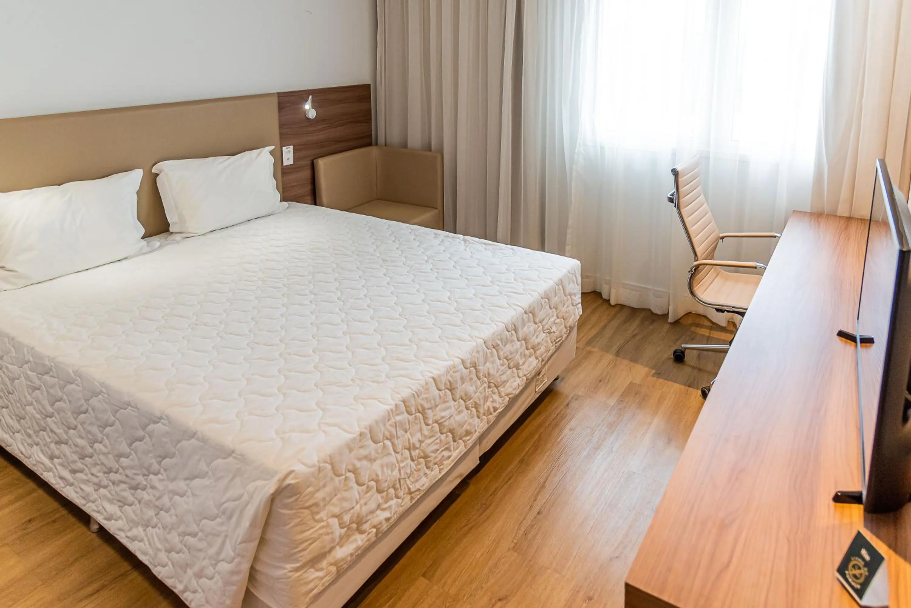 Bedroom, Bed in Rio Hotel by Bourbon Maringá