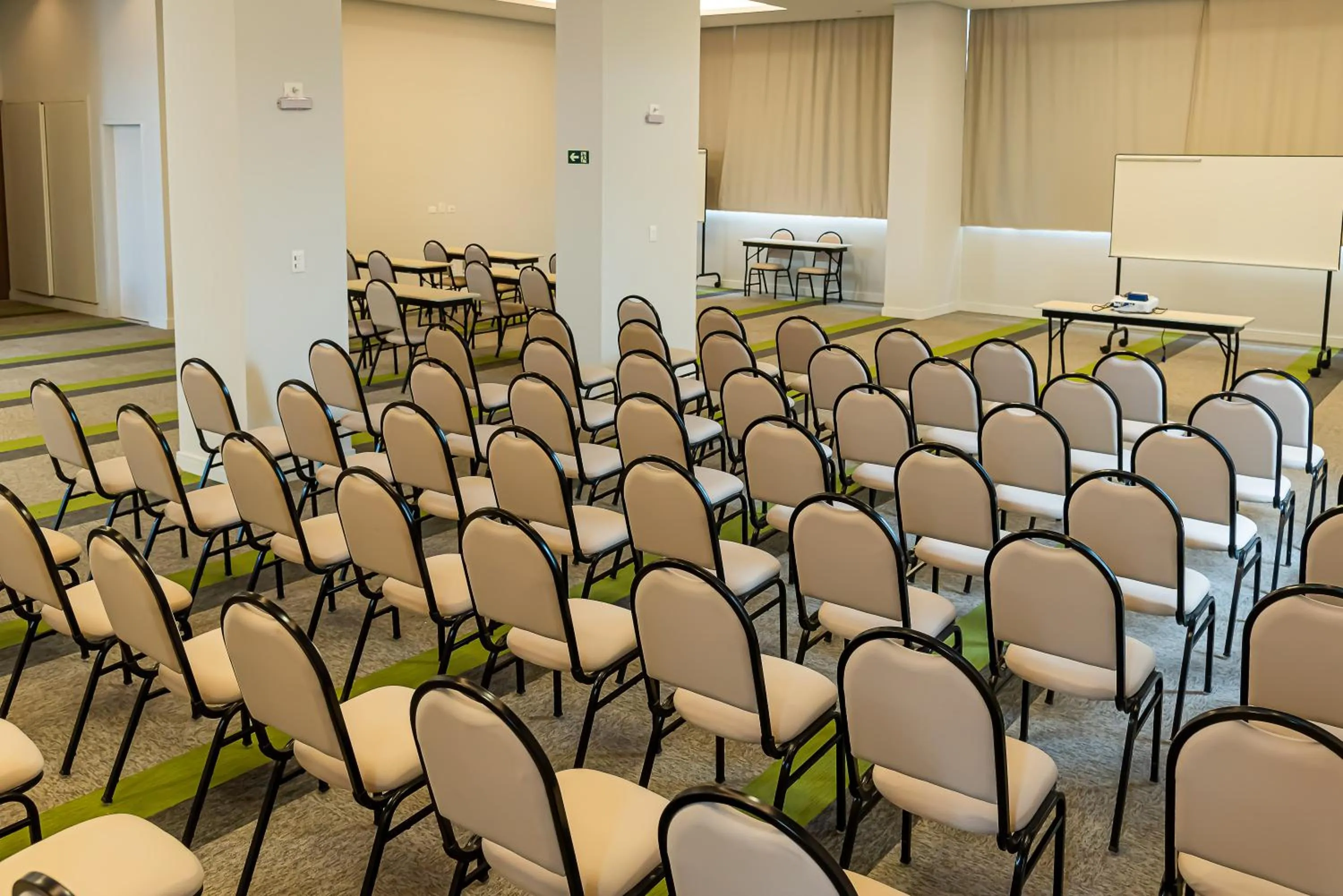 Meeting/conference room in Rio Hotel by Bourbon Maringá