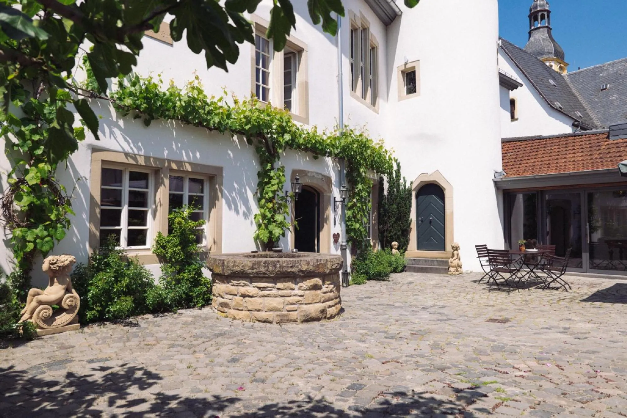 Patio in Romantik Hotel Meisenheimer Hof