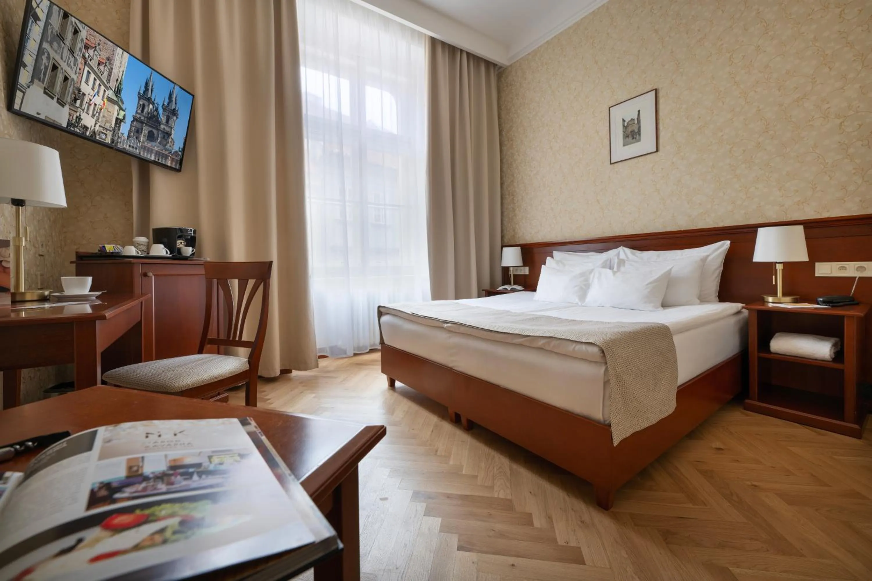 Property building, Bed in Hotel Rott