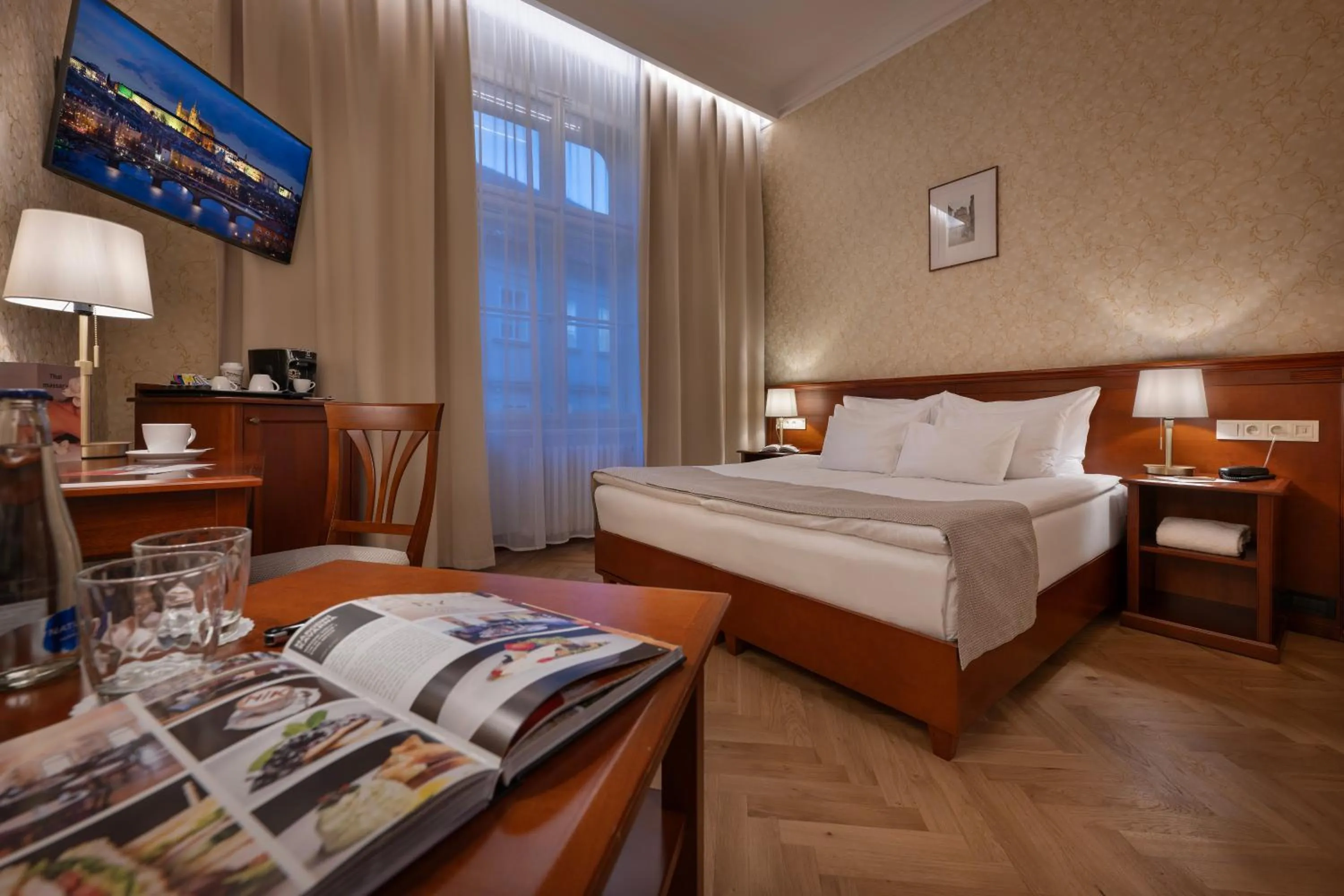 Property building, Bed in Hotel Rott