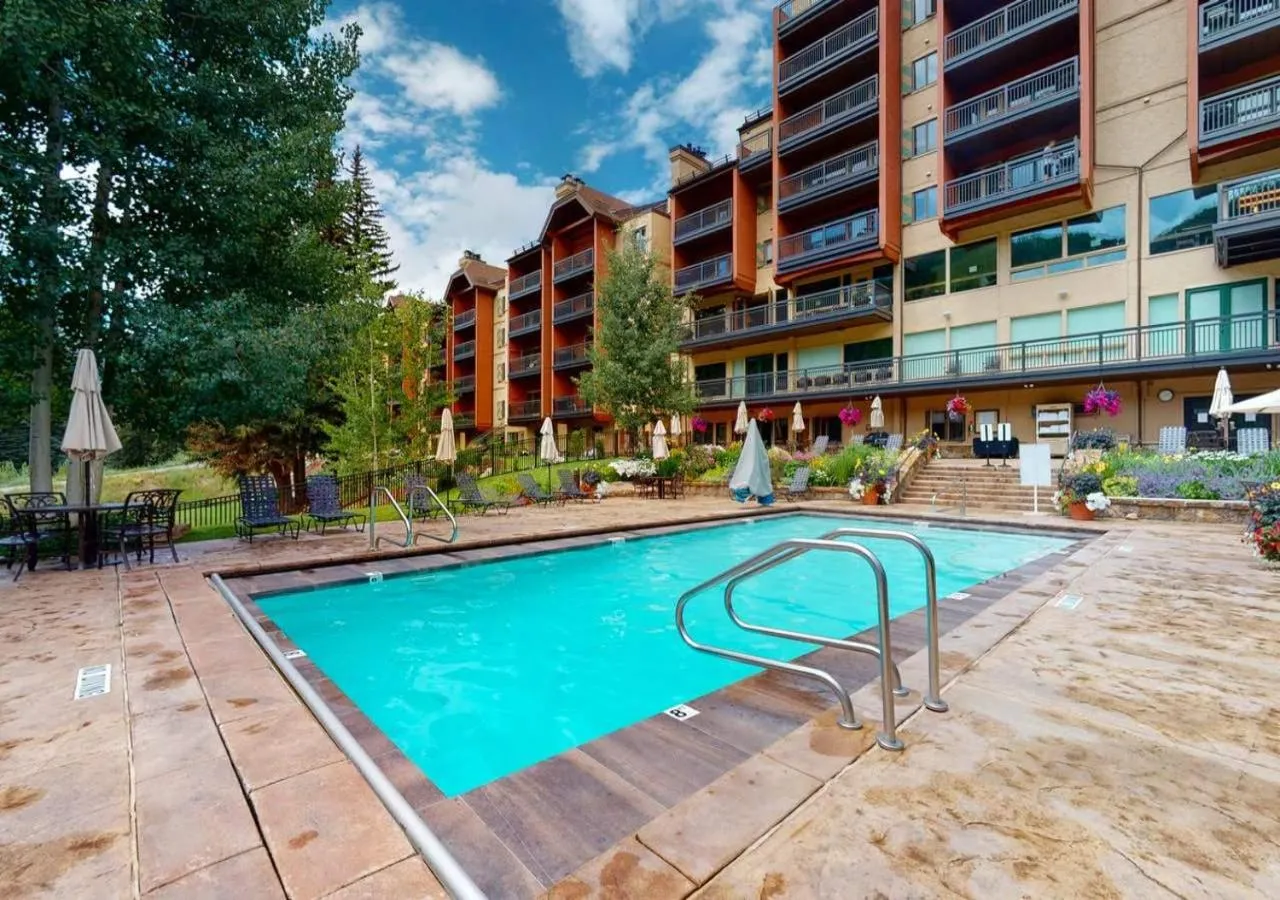 Property building in Lion Square Lodge Condos by TO