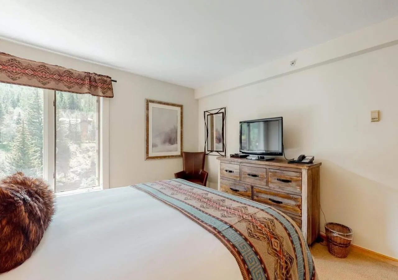 Photo of the whole room in Lion Square Lodge Condos by TO