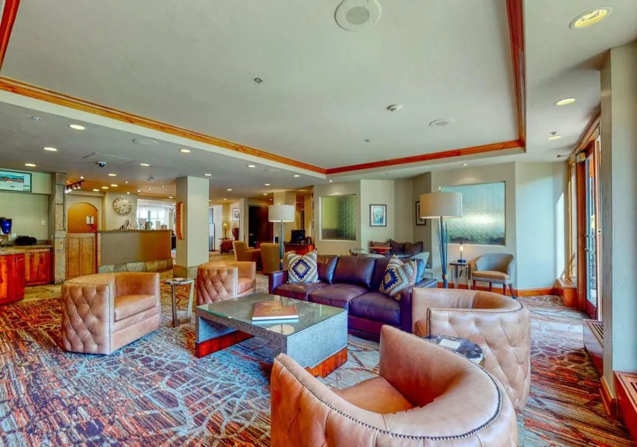 Lobby or reception in Lion Square Lodge Condos by TO