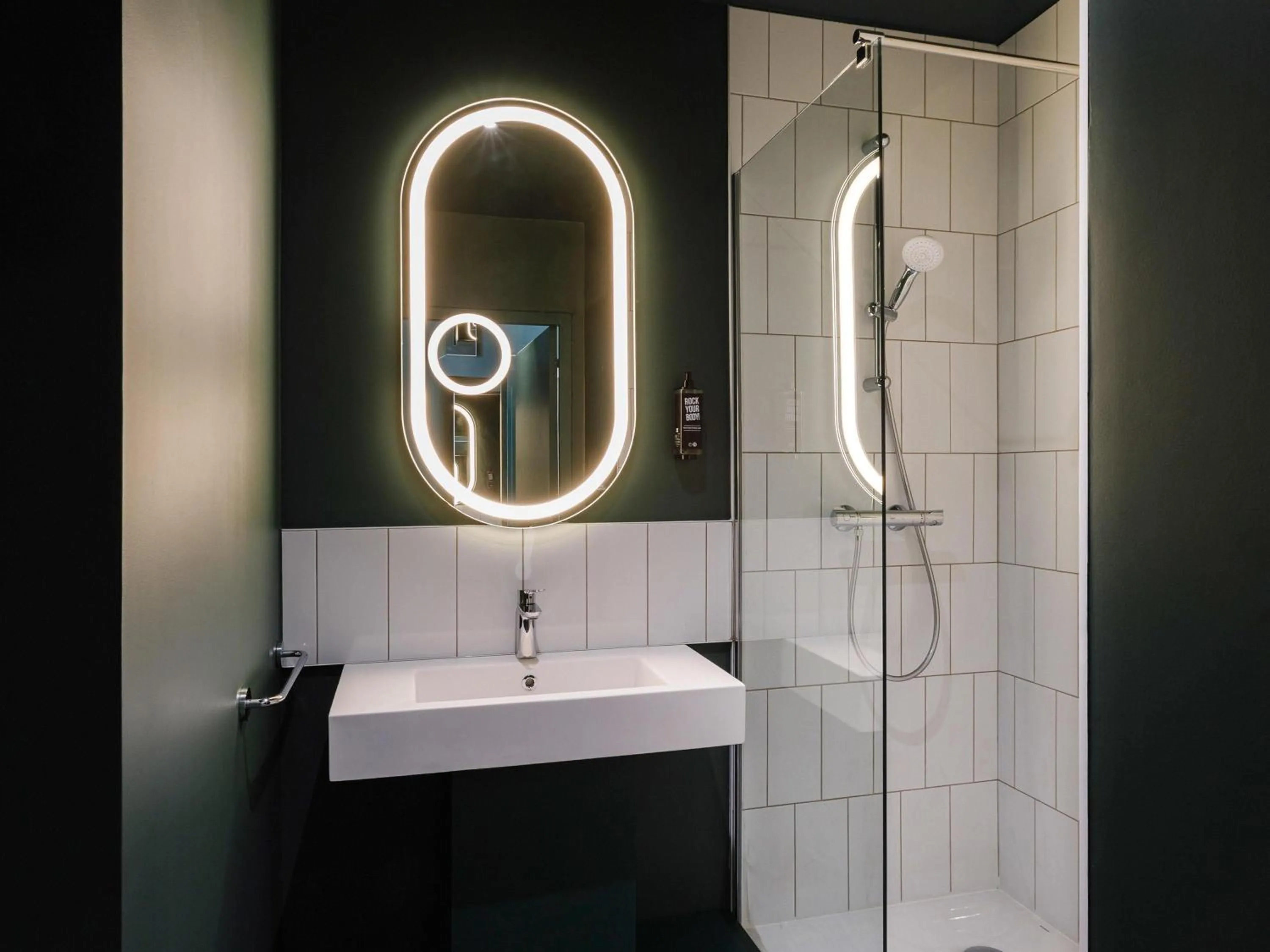 Bedroom in ibis Lyon Est Meyzieu