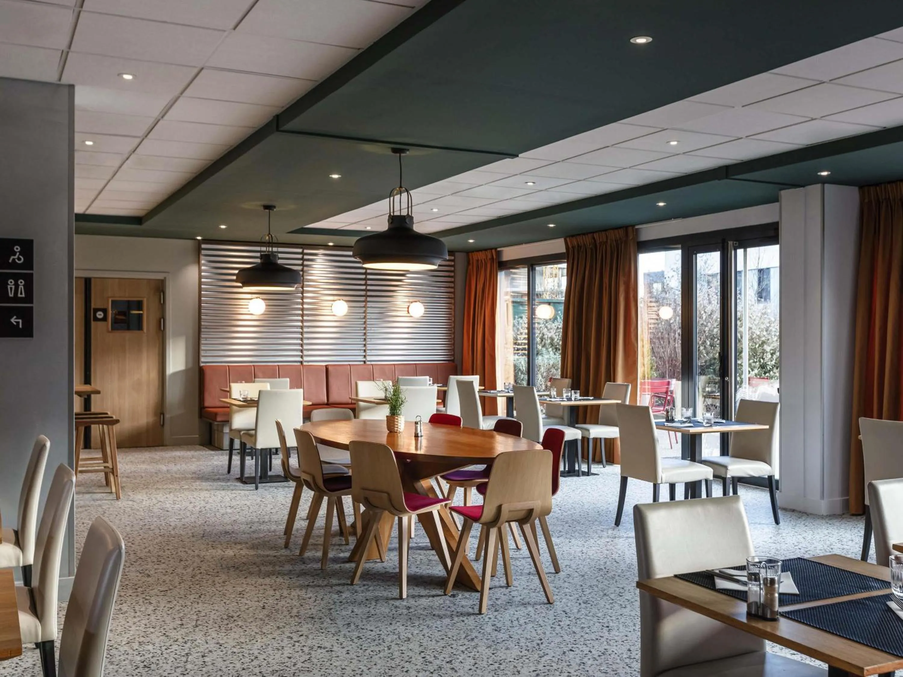 Restaurant/places to eat in ibis Lyon Est Meyzieu