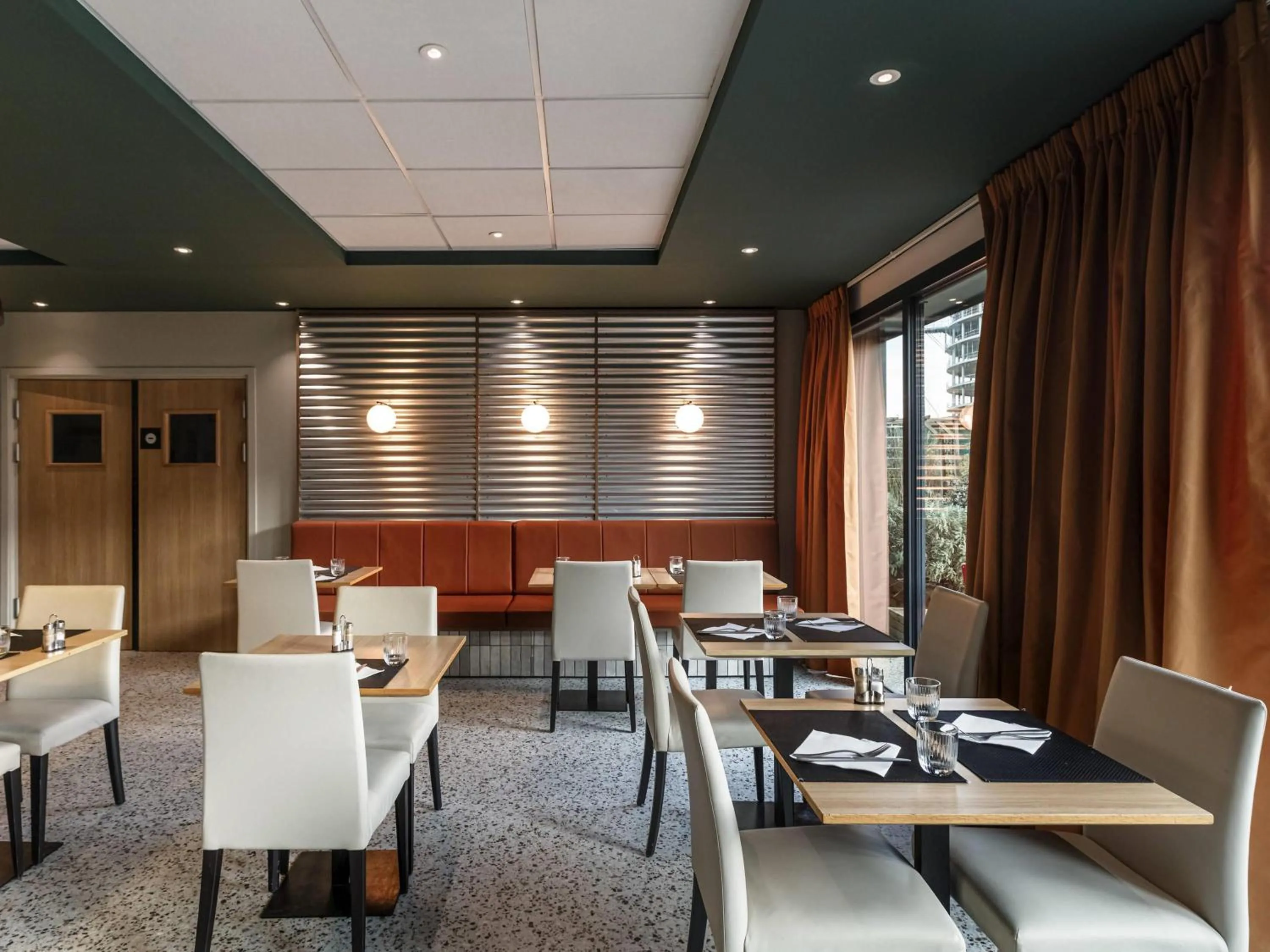 Restaurant/places to eat in ibis Lyon Est Meyzieu