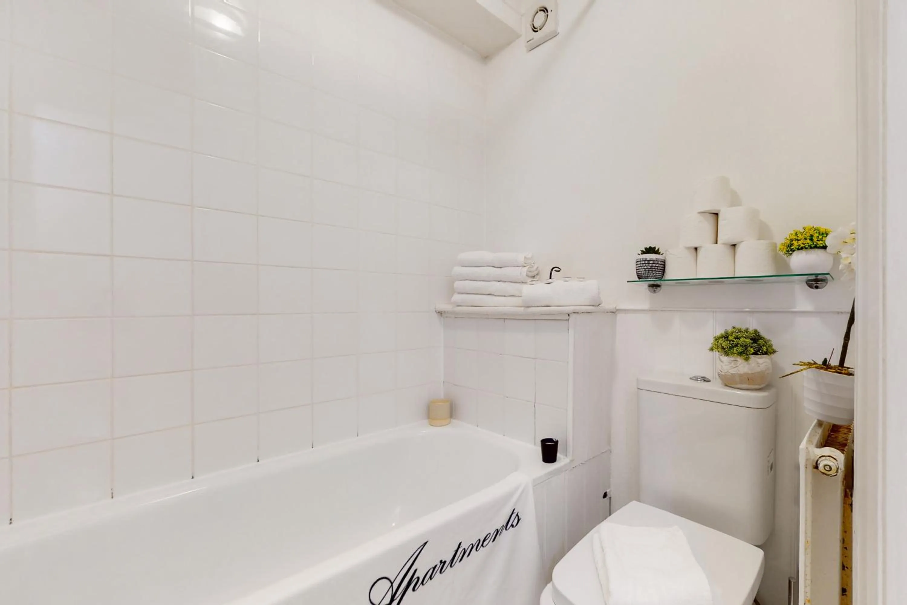 Bathroom in Park Lane Apartments Baker Street