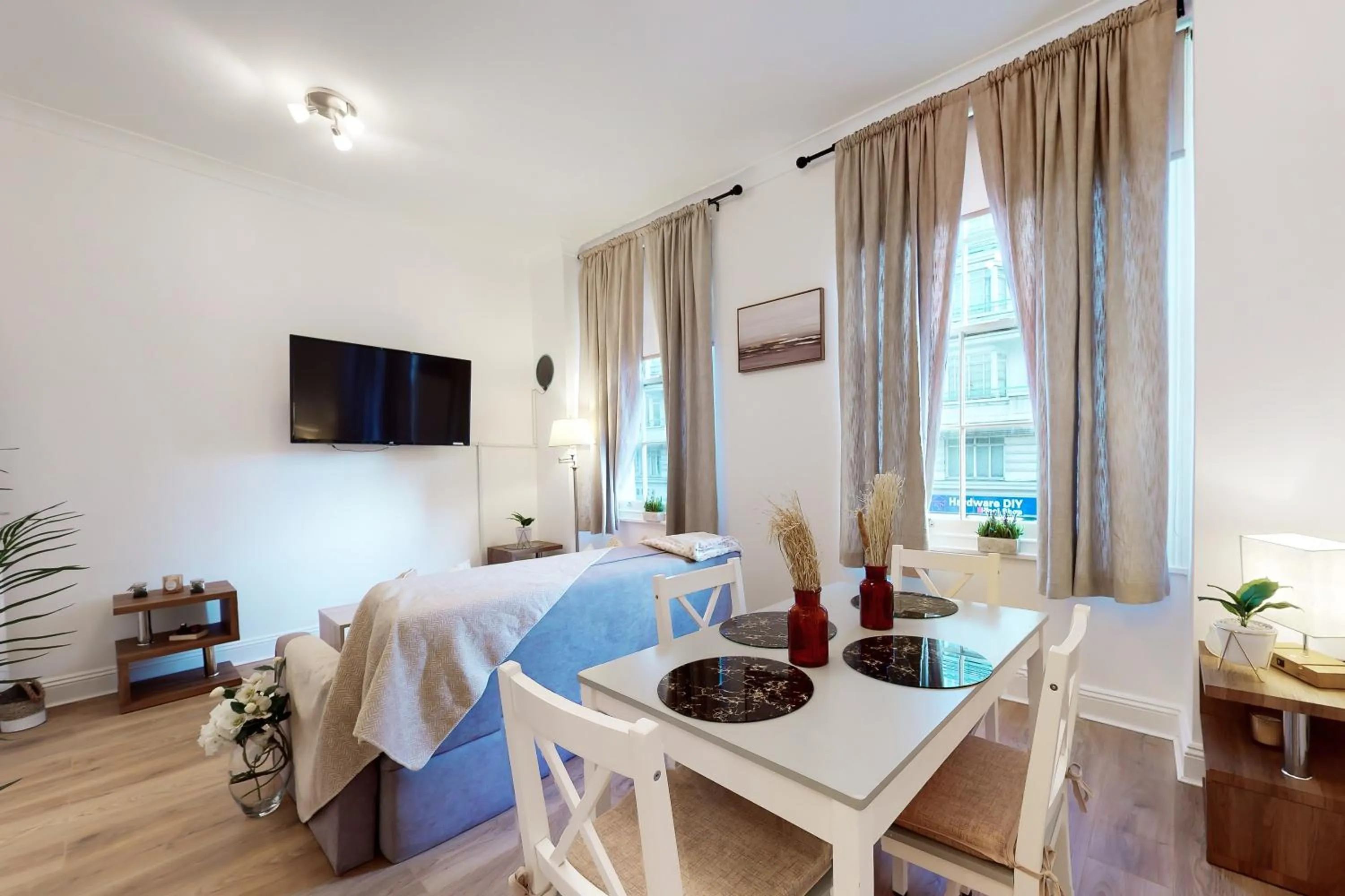 Living room in Park Lane Apartments Baker Street