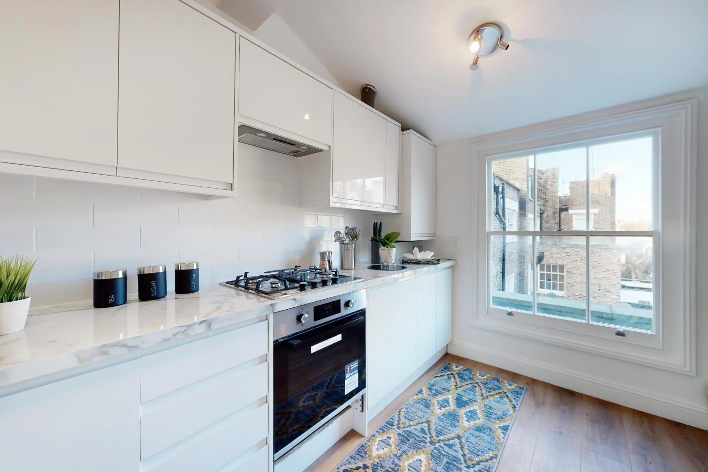 Kitchen or kitchenette in Park Lane Apartments Baker Street