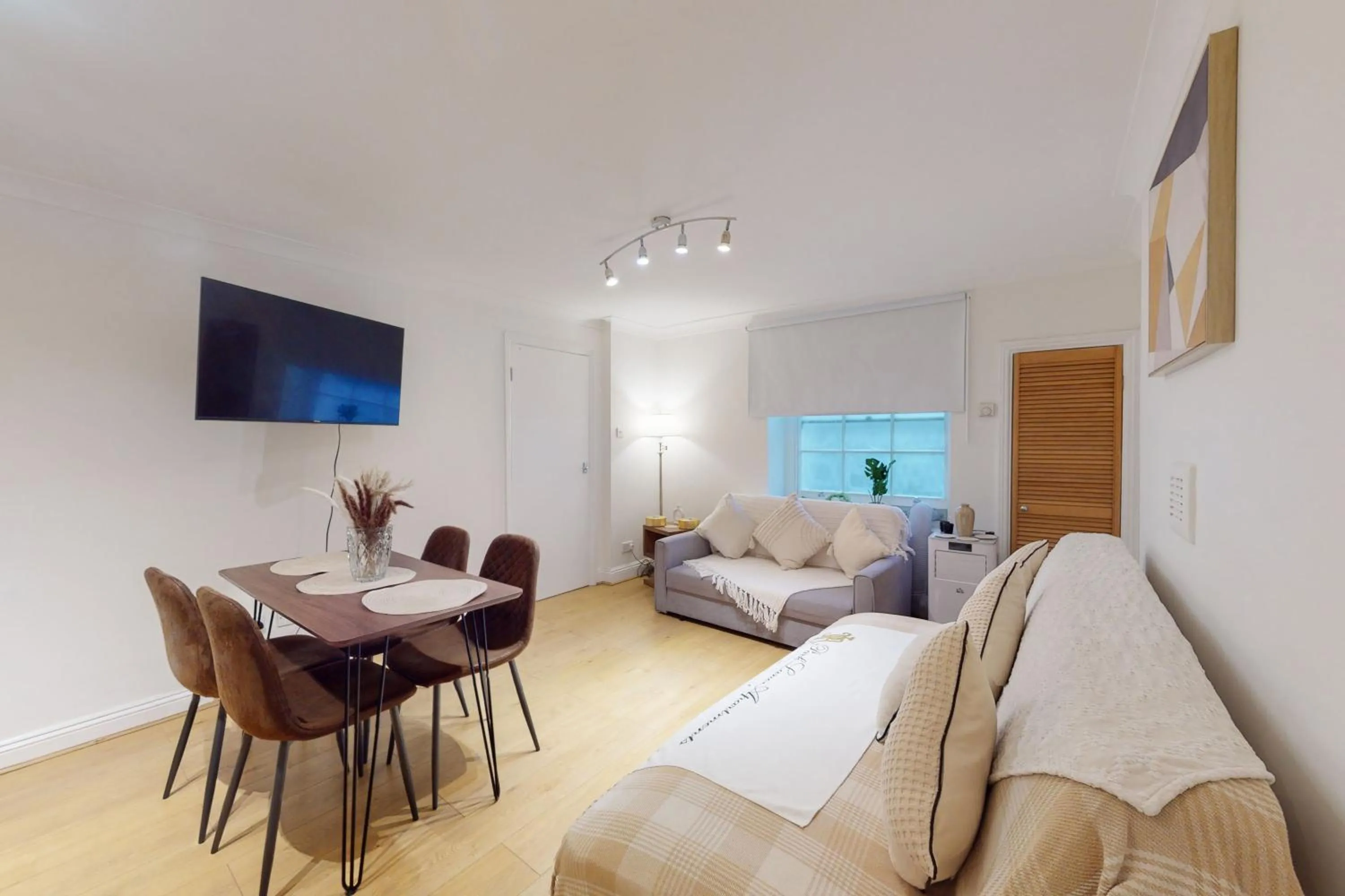 Living room in Park Lane Apartments Baker Street