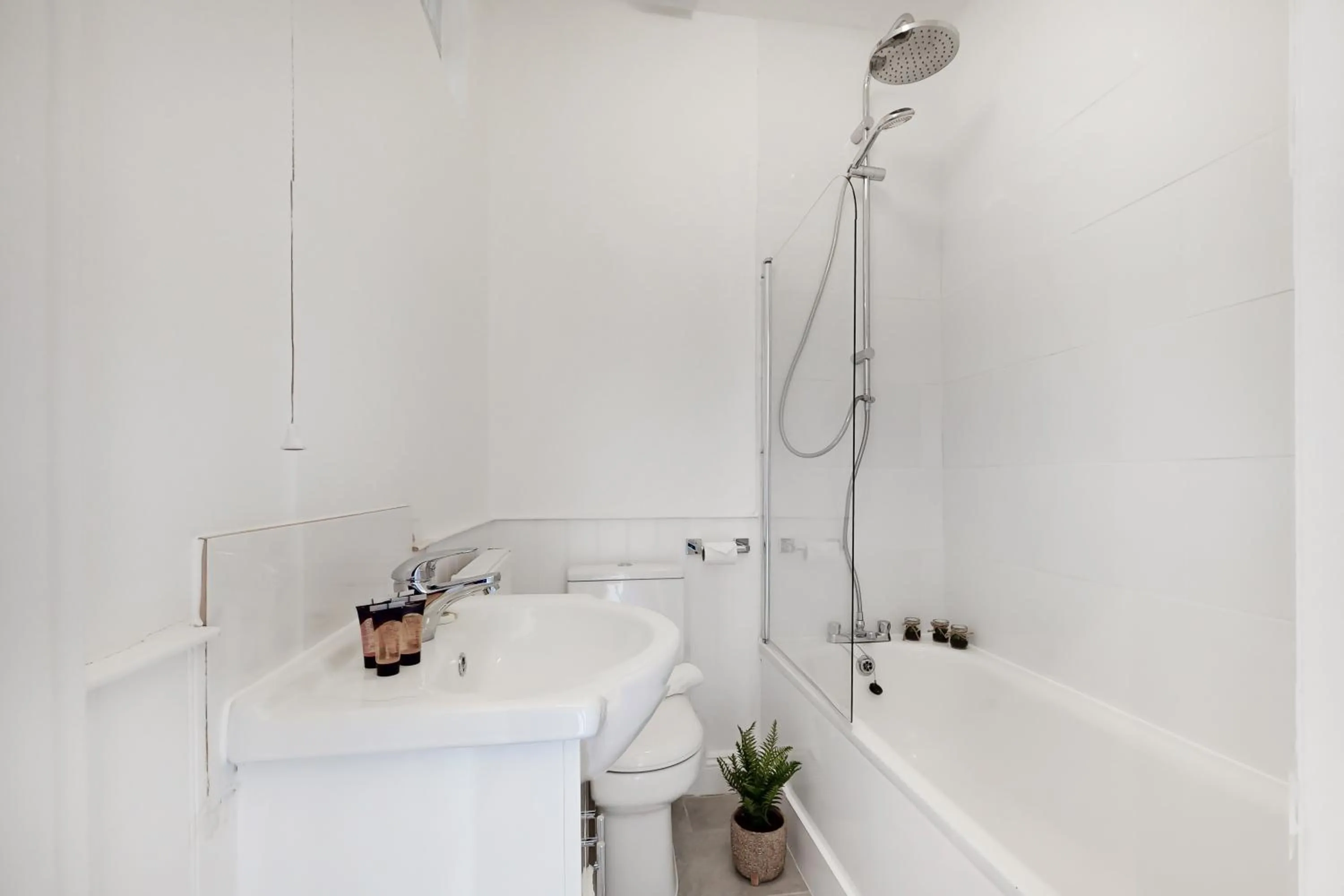 Bathroom in Park Lane Apartments Baker Street