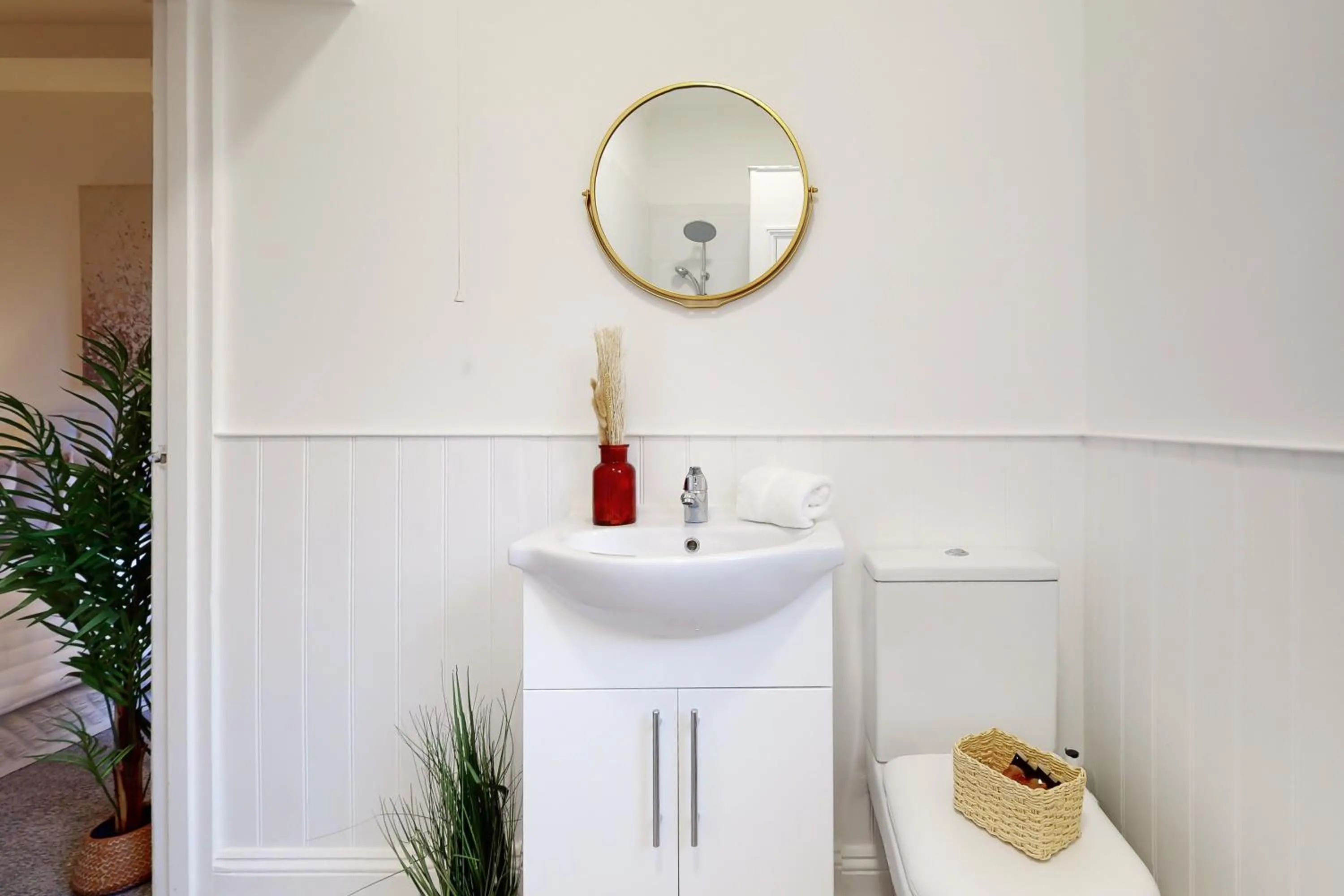 Bathroom in Park Lane Apartments Baker Street