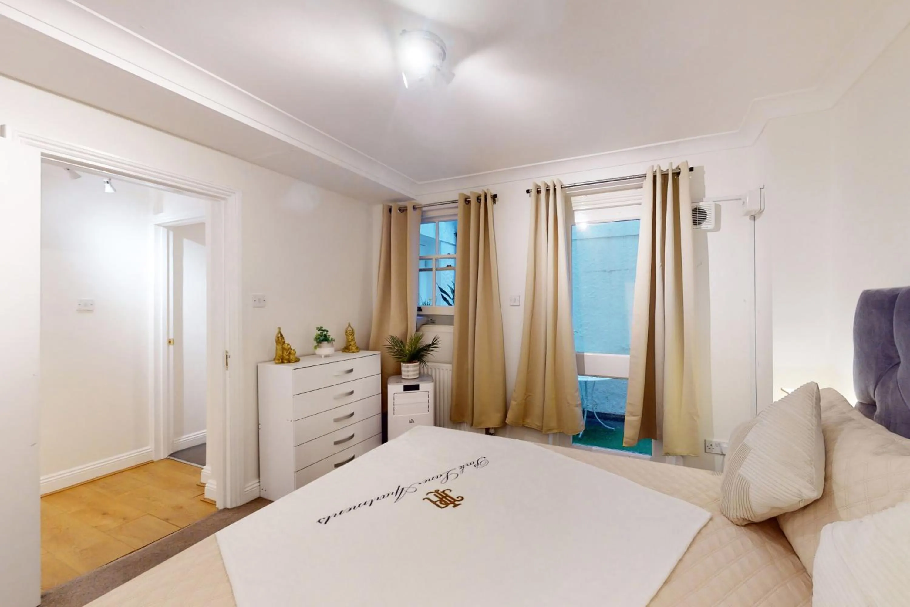 Bed in Park Lane Apartments Baker Street